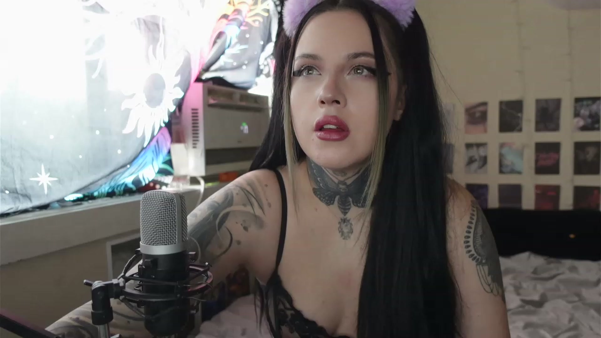 Gallery image thumbnail from hazelxxxoo's myfreecams stream on, 05/21/2023, 21:25 image 8 of 20
