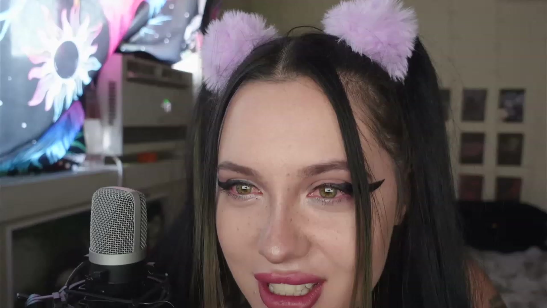 Gallery image thumbnail from hazelxxxoo's myfreecams stream on, 05/22/2023, 24:48 image 9 of 20