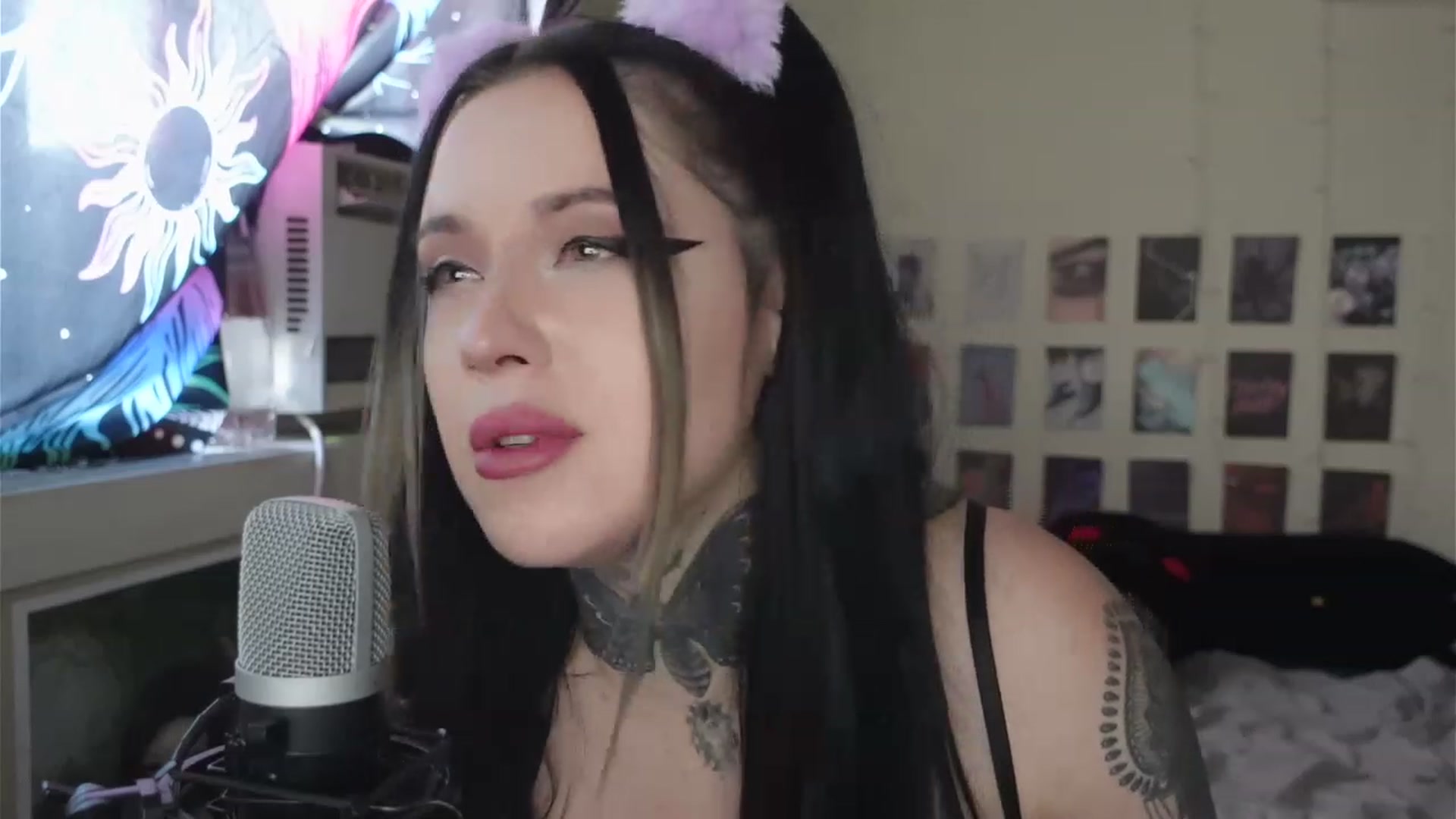 Gallery image thumbnail from hazelxxxoo's myfreecams stream on, 05/22/2023, 24:48 image 10 of 20