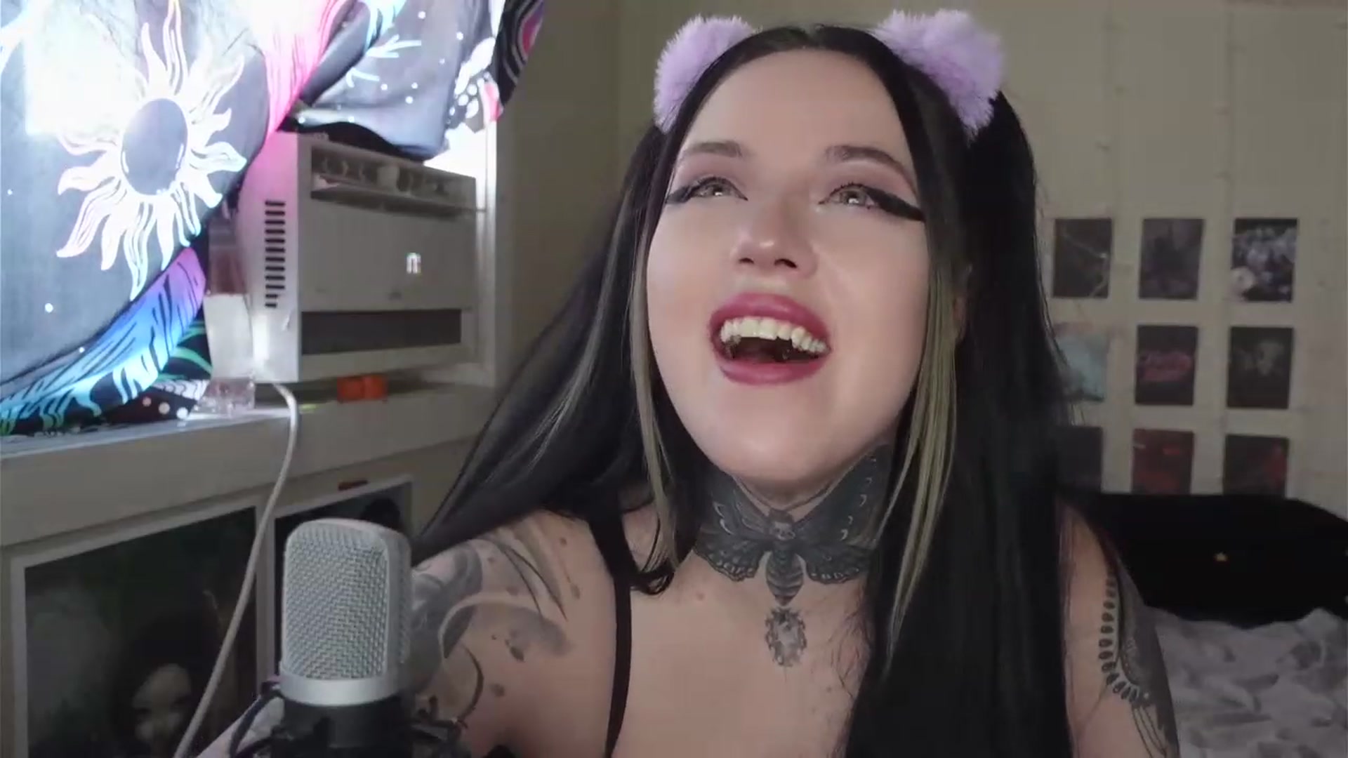 Gallery image thumbnail from hazelxxxoo's myfreecams stream on, 05/22/2023, 24:48 image 16 of 20