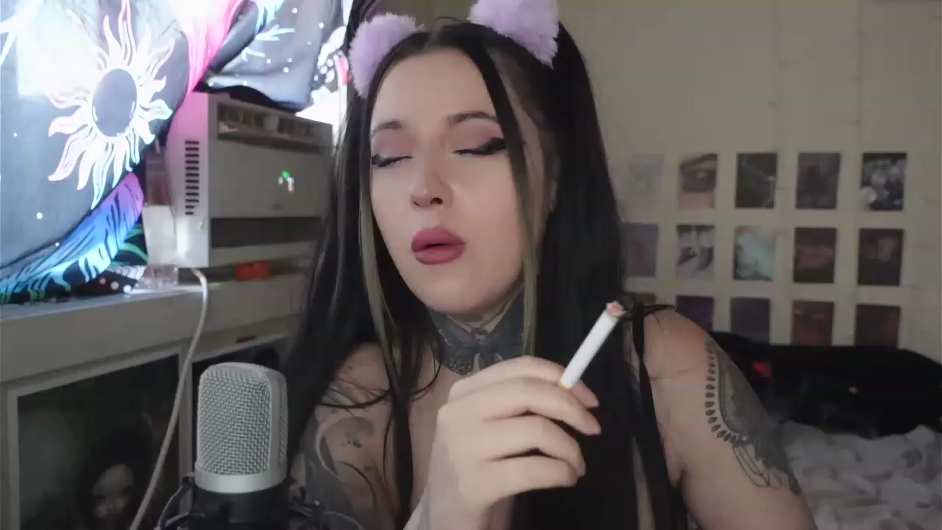 Gallery image thumbnail from hazelxxxoo's myfreecams stream on, 05/22/2023, 24:48 image 13 of 20