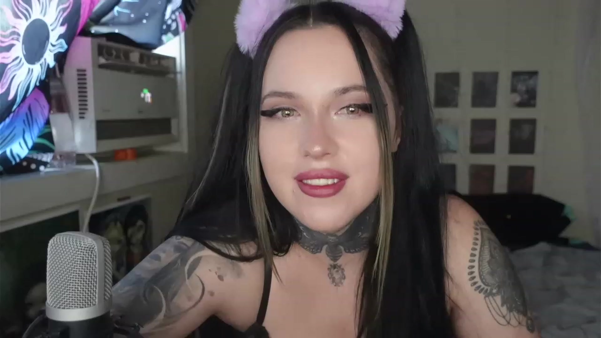 Gallery image thumbnail from hazelxxxoo's myfreecams stream on, 05/22/2023, 02:42 image 13 of 20