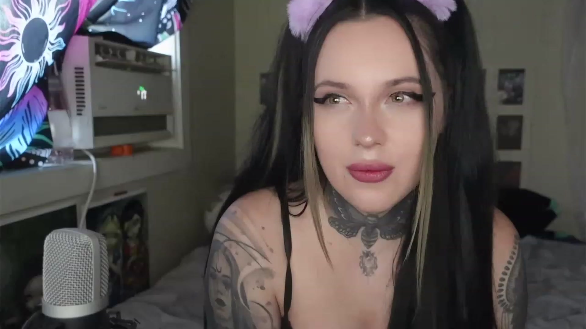 Gallery image thumbnail from hazelxxxoo's myfreecams stream on, 05/22/2023, 02:42 image 18 of 20