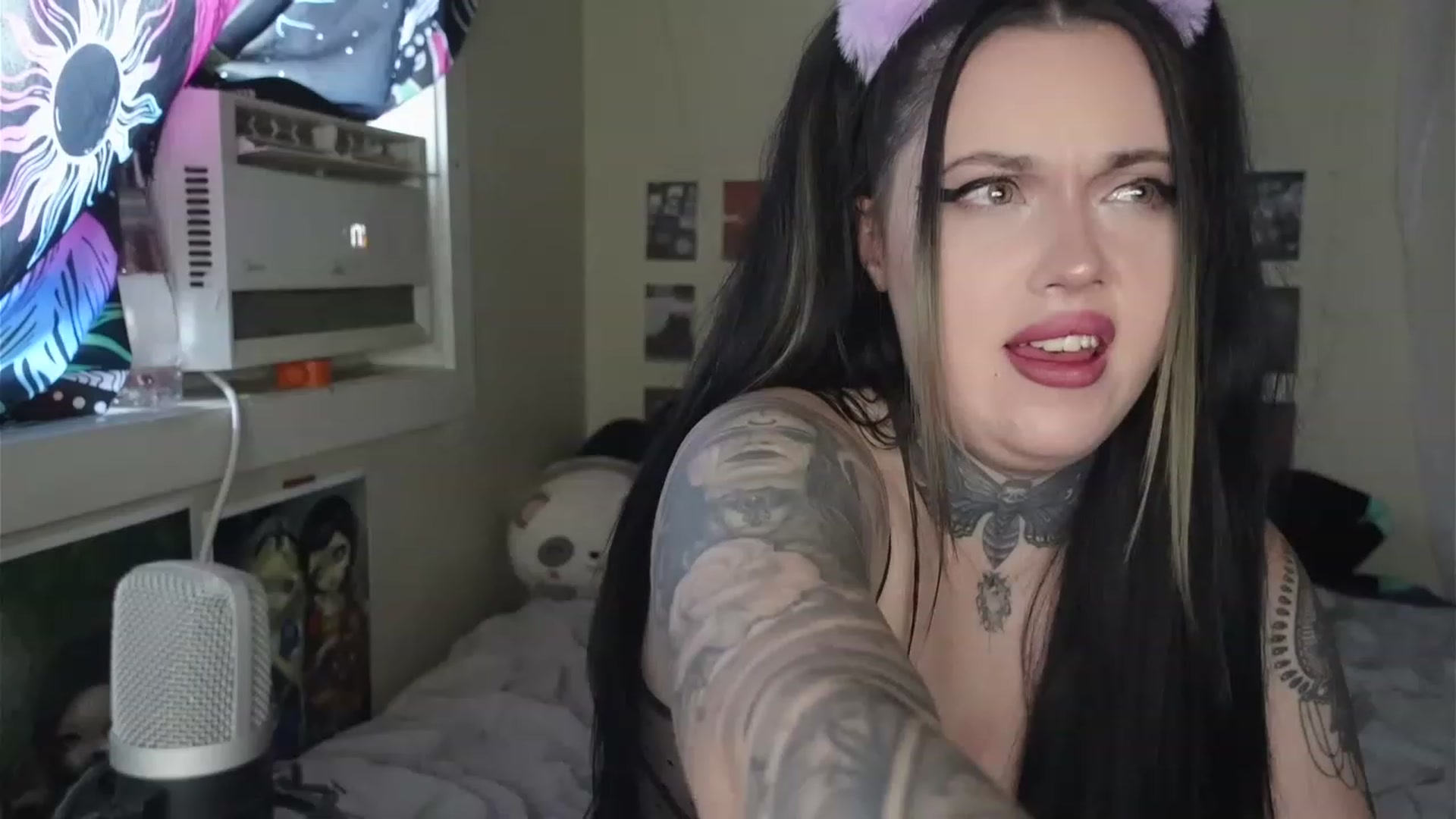 Gallery image thumbnail from hazelxxxoo's myfreecams stream on, 05/22/2023, 02:42 image 8 of 20