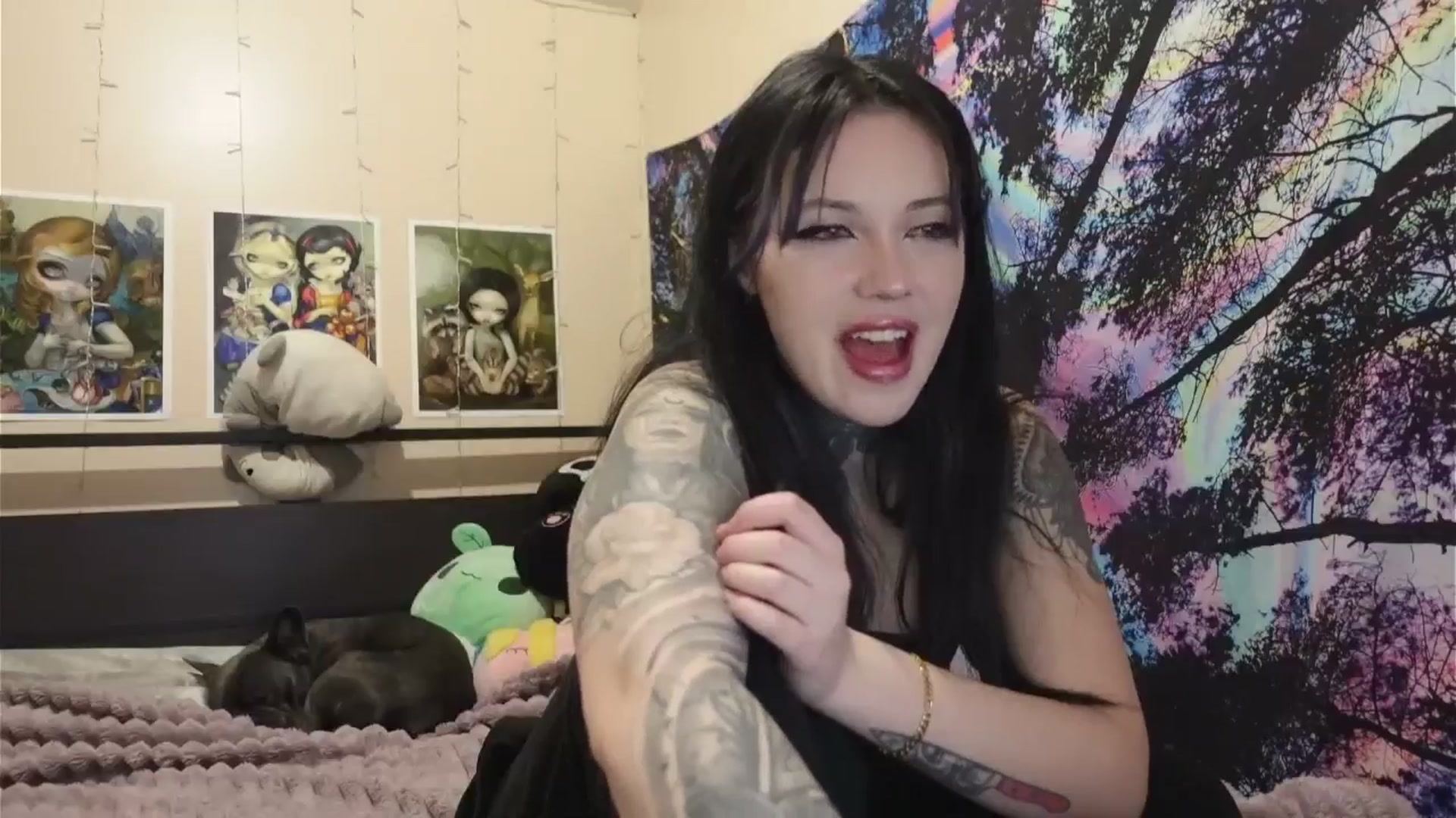 Gallery image thumbnail from hazelxxxoo's myfreecams stream on, 04/30/2024, 03:26 image 6 of 20