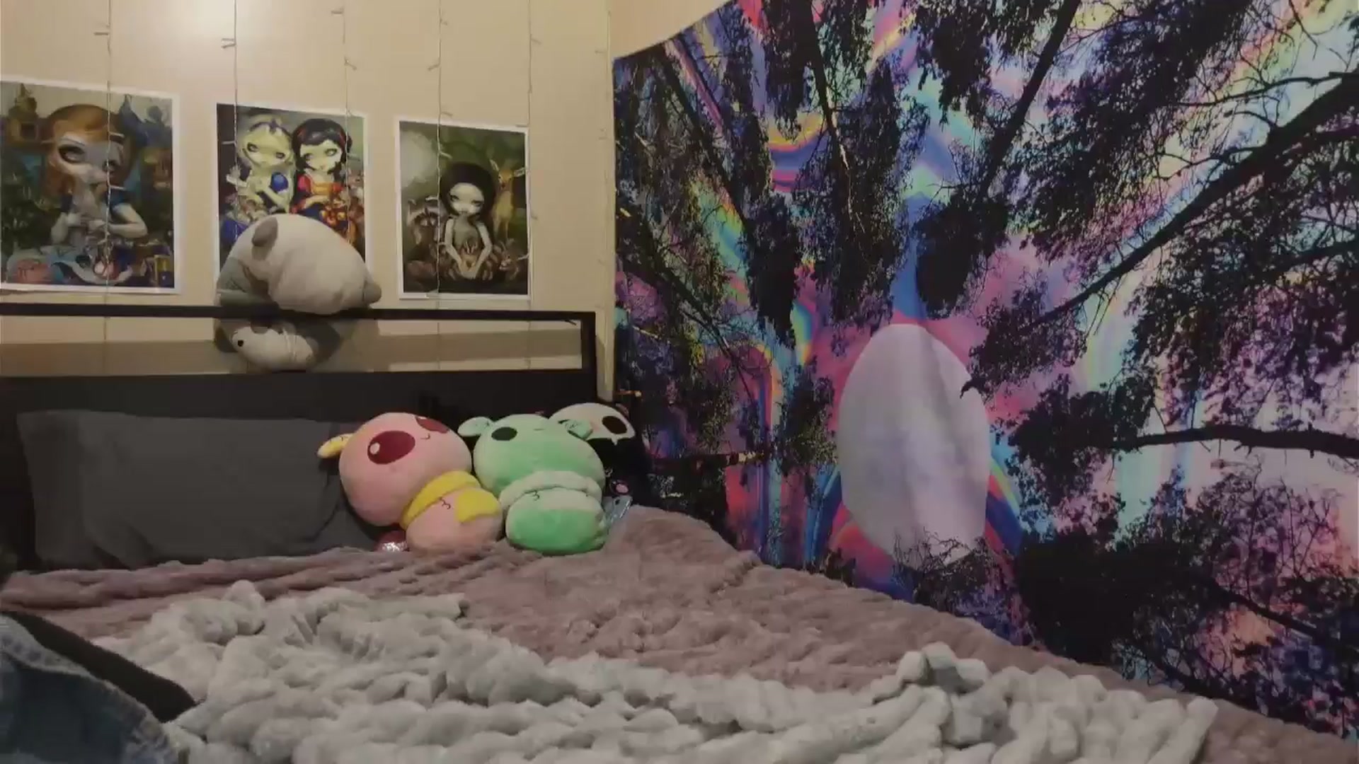 Gallery image thumbnail from hazelxxxoo's myfreecams stream on, 05/16/2024, 07:01 image 19 of 20