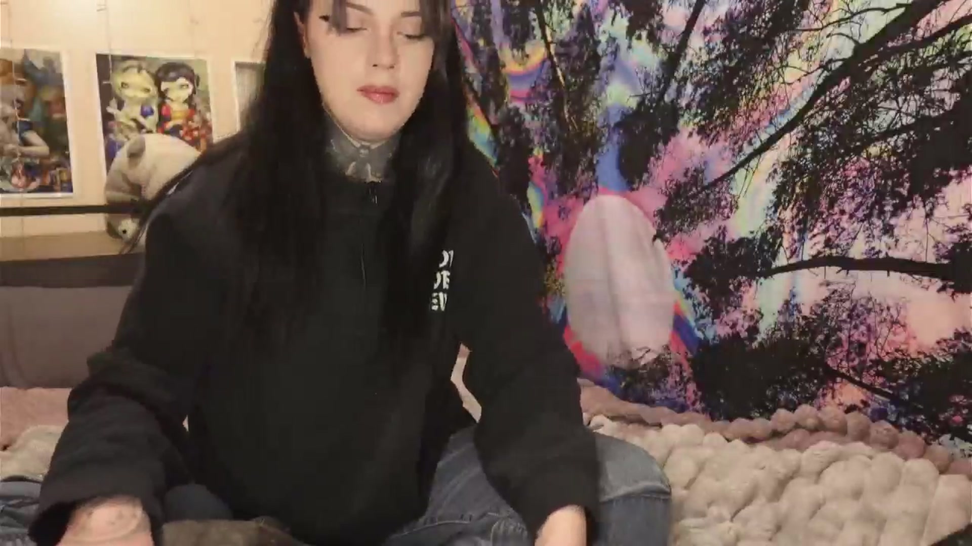 Gallery image thumbnail from hazelxxxoo's myfreecams stream on, 05/16/2024, 07:01 image 10 of 20