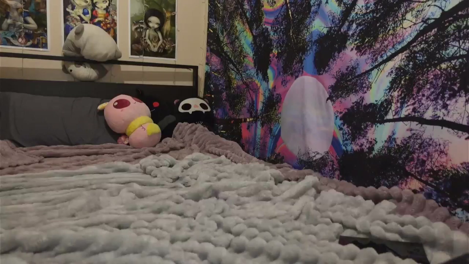 Gallery image thumbnail from hazelxxxoo's myfreecams stream on, 05/16/2024, 07:01 image 12 of 20
