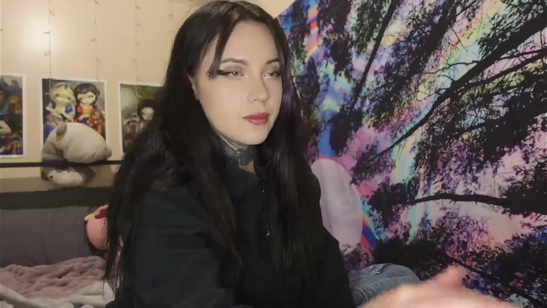 Gallery image thumbnail from hazelxxxoo's myfreecams stream on, 05/16/2024, 07:01 image 7 of 20
