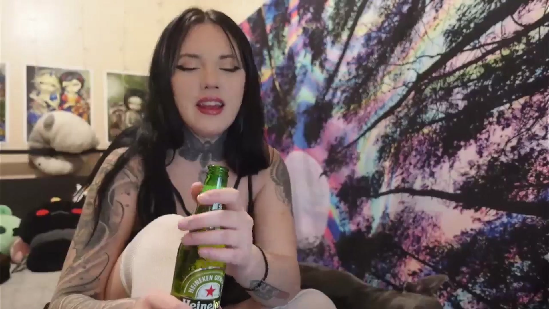 Gallery image thumbnail from hazelxxxoo's myfreecams stream on, 05/22/2024, 05:37 image 13 of 20