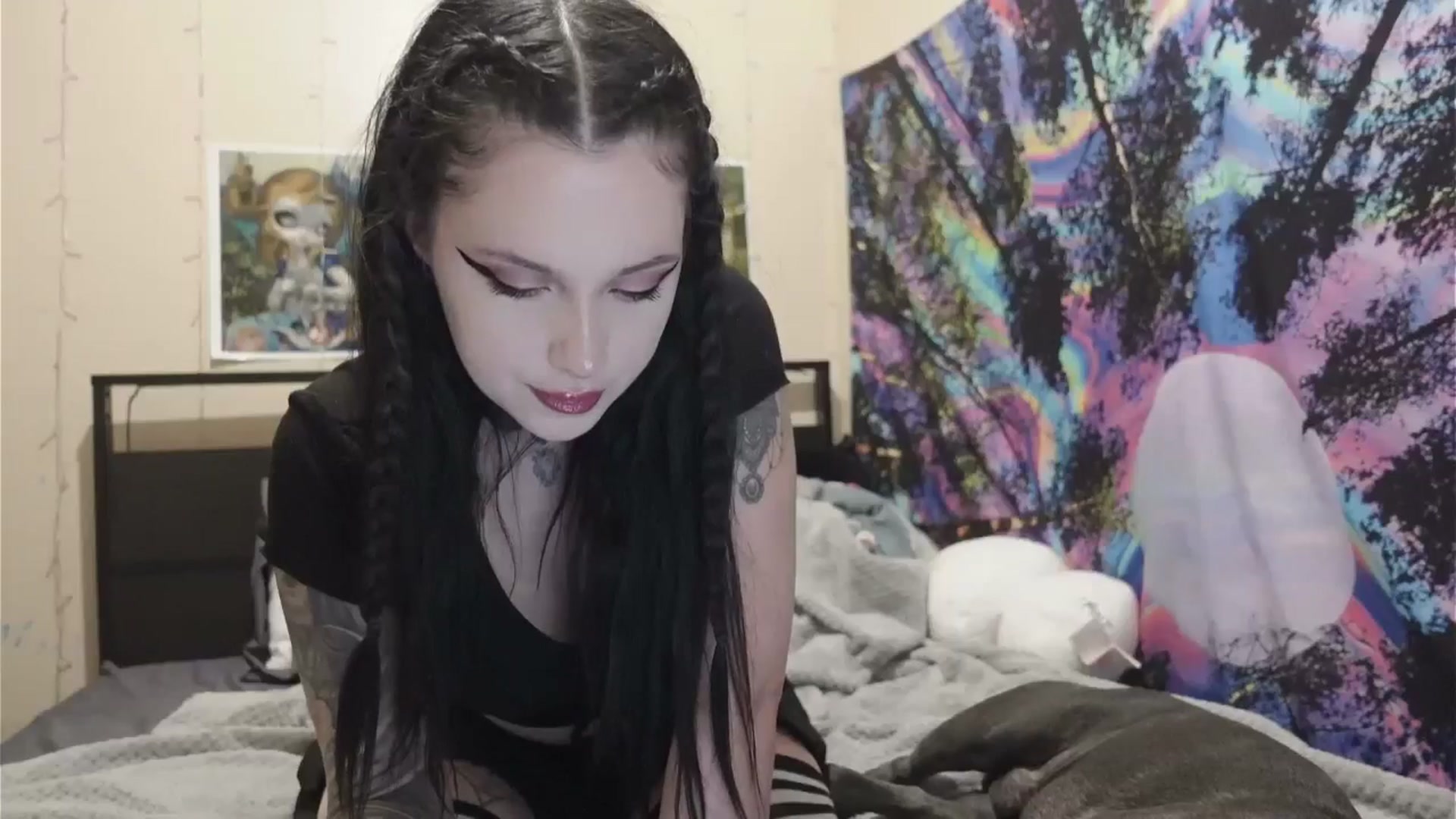 Gallery image thumbnail from hazelxxxoo's myfreecams stream on, 05/28/2024, 04:14 image 2 of 20