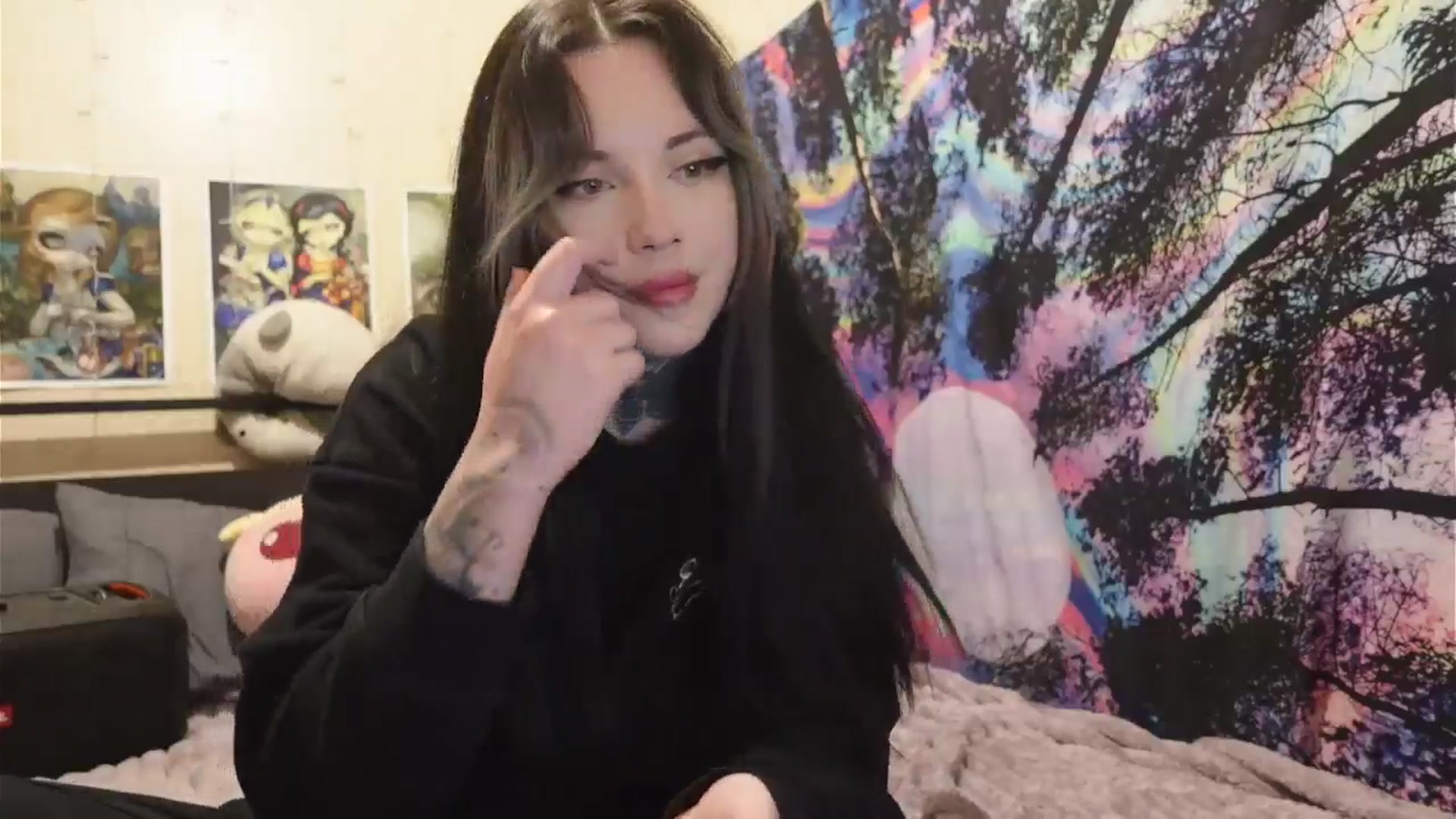 Gallery image thumbnail from hazelxxxoo's myfreecams stream on, 06/07/2024, 03:11 image 10 of 20