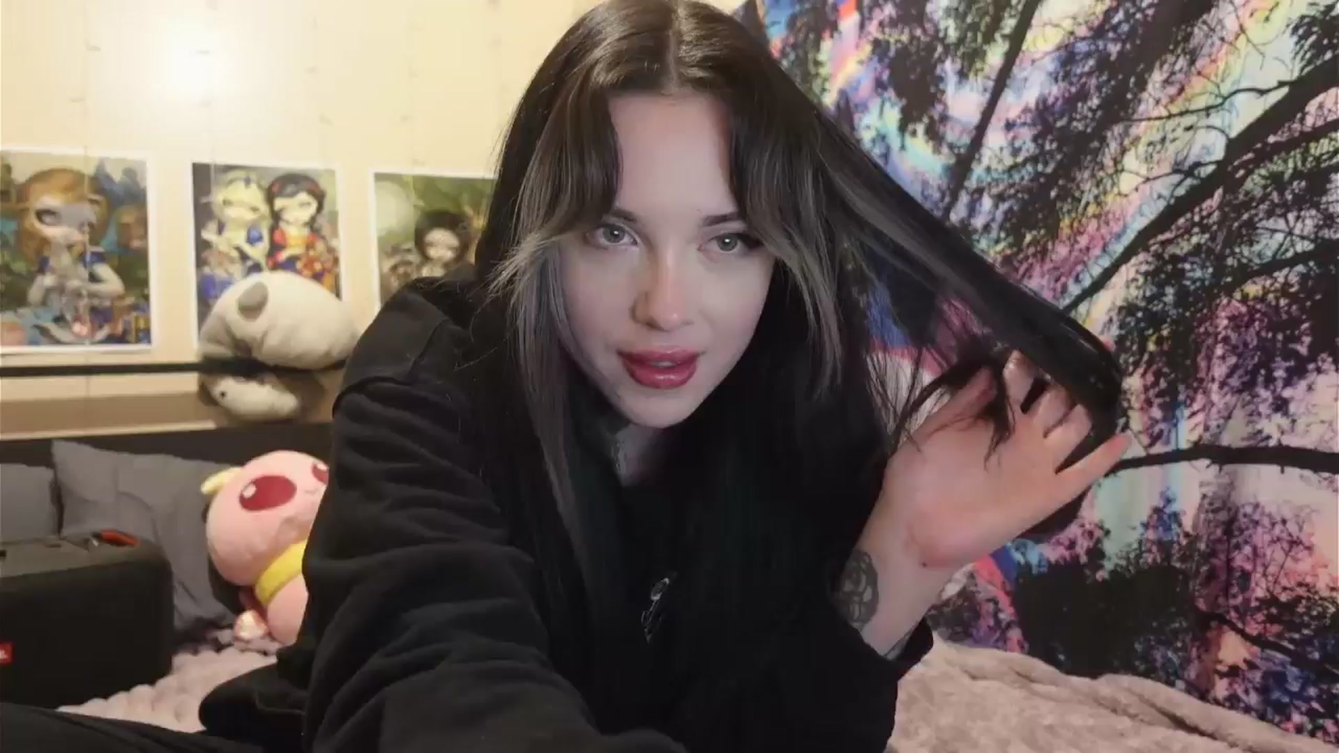 Gallery image thumbnail from hazelxxxoo's myfreecams stream on, 06/07/2024, 03:11 image 13 of 20