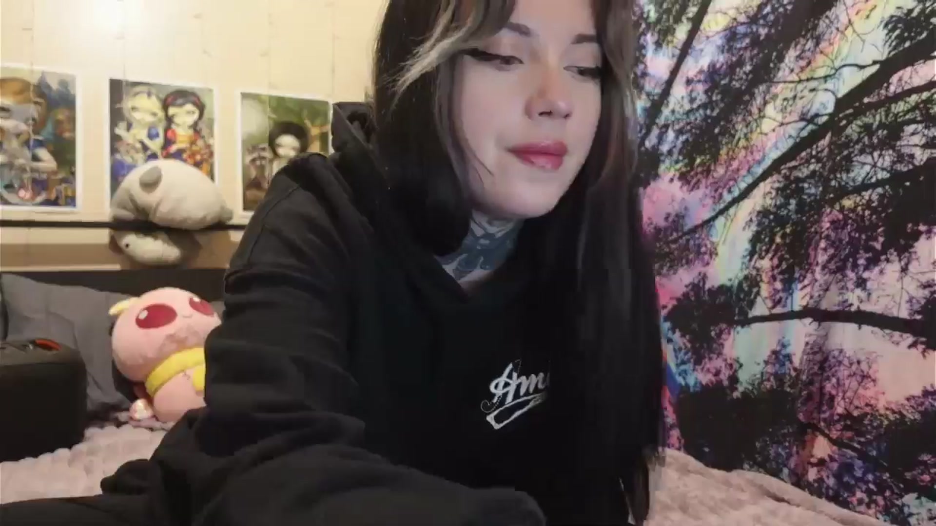 Gallery image thumbnail from hazelxxxoo's myfreecams stream on, 06/07/2024, 03:11 image 17 of 20