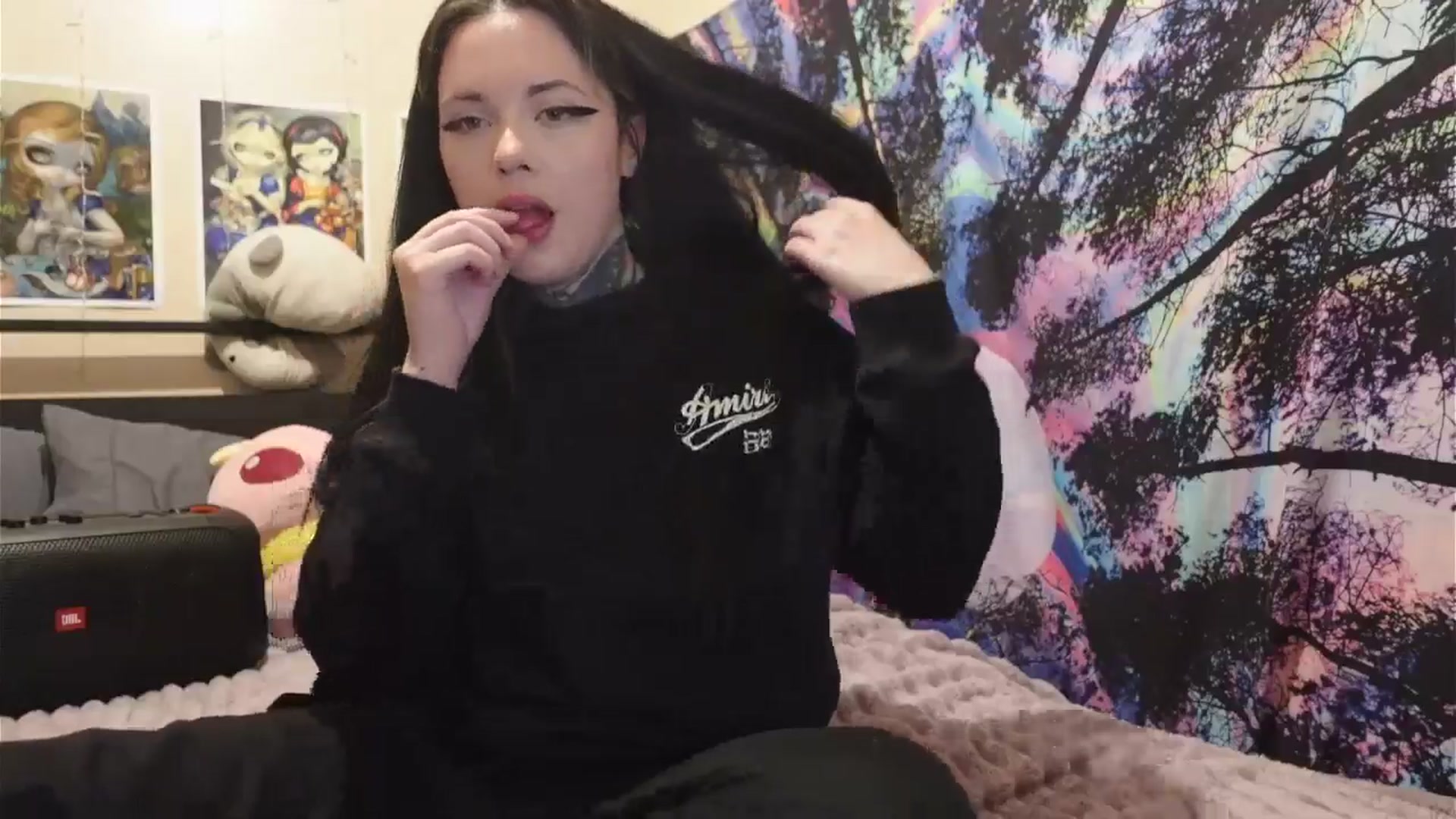 Gallery image thumbnail from hazelxxxoo's myfreecams stream on, 06/07/2024, 05:12 image 2 of 20
