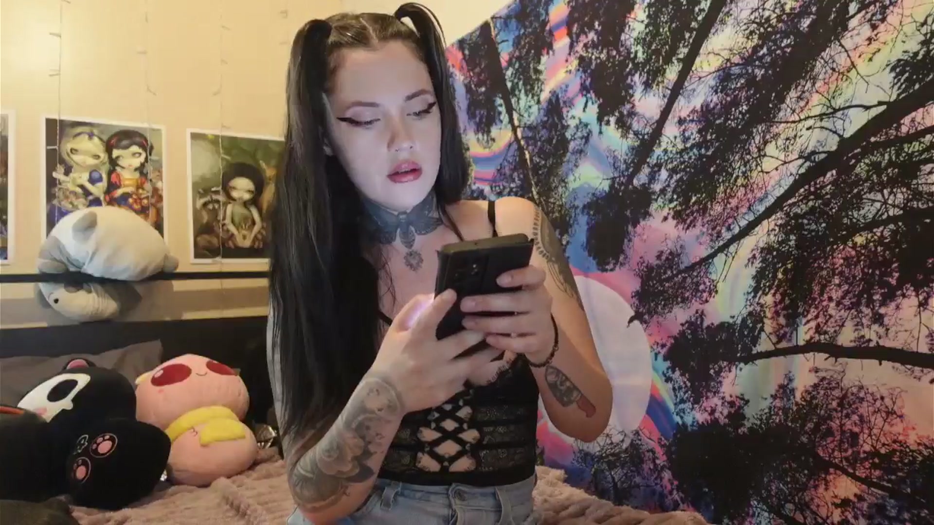 Gallery image thumbnail from hazelxxxoo's myfreecams stream on, 06/12/2024, 24:11 image 12 of 20