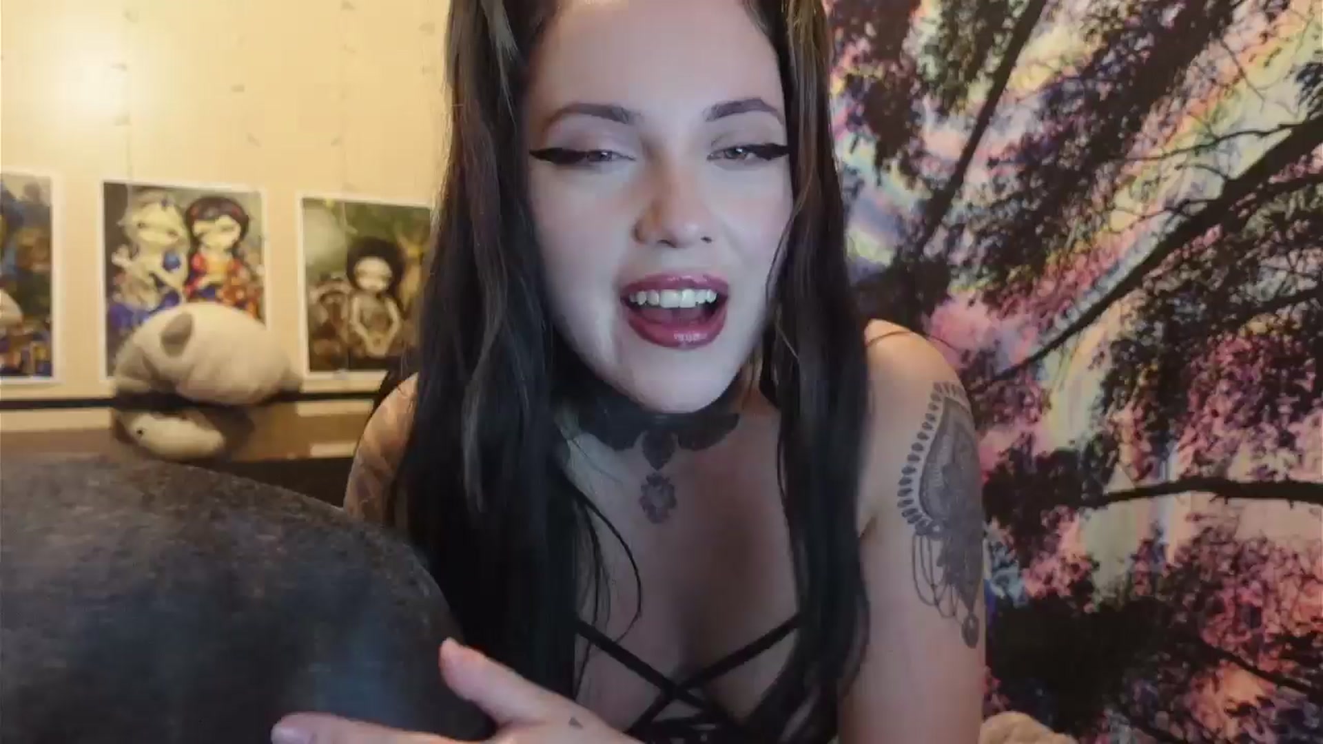 Gallery image thumbnail from hazelxxxoo's myfreecams stream on, 06/12/2024, 02:03 image 5 of 20