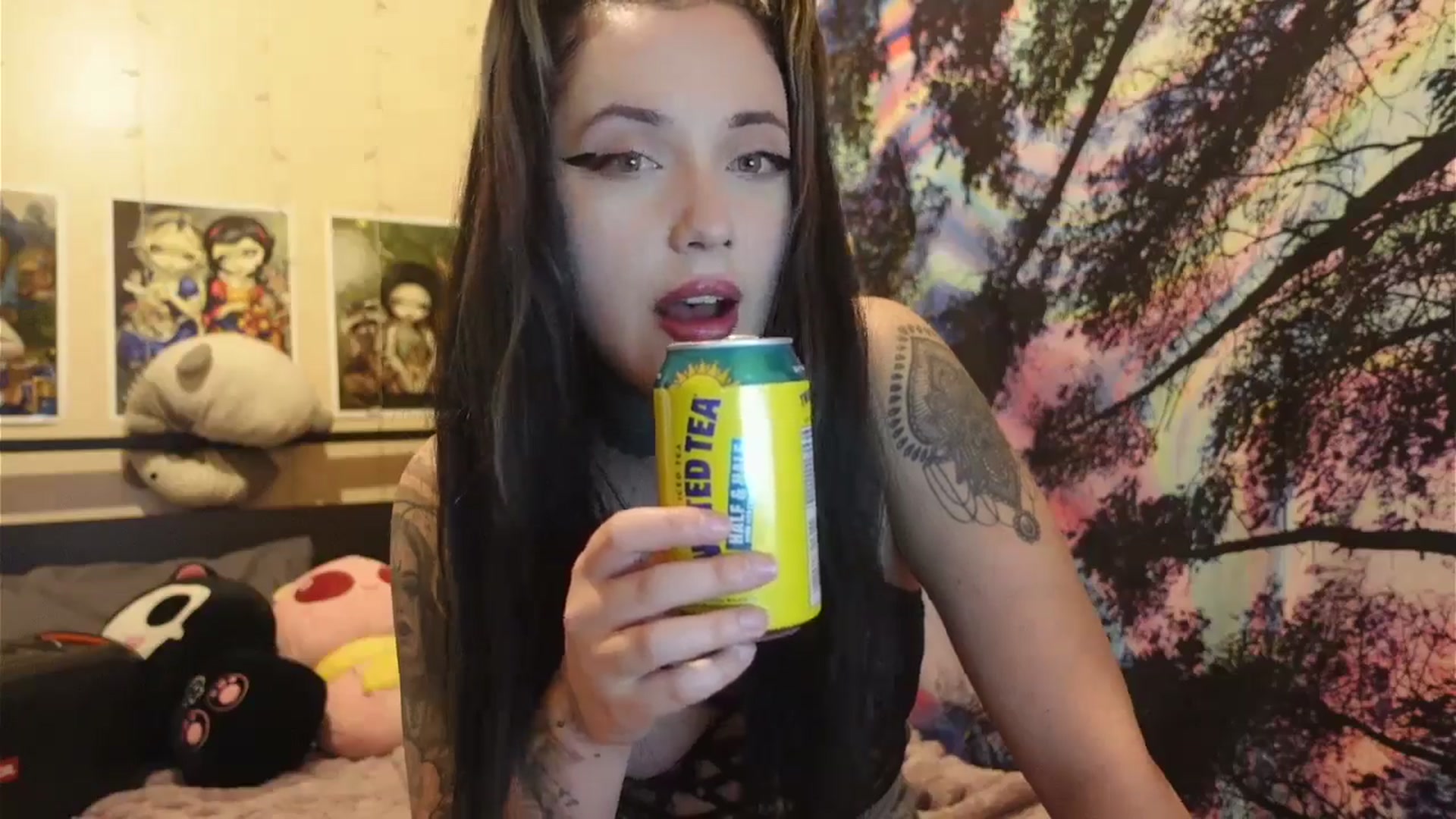 Gallery image thumbnail from hazelxxxoo's myfreecams stream on, 06/12/2024, 02:03 image 6 of 20