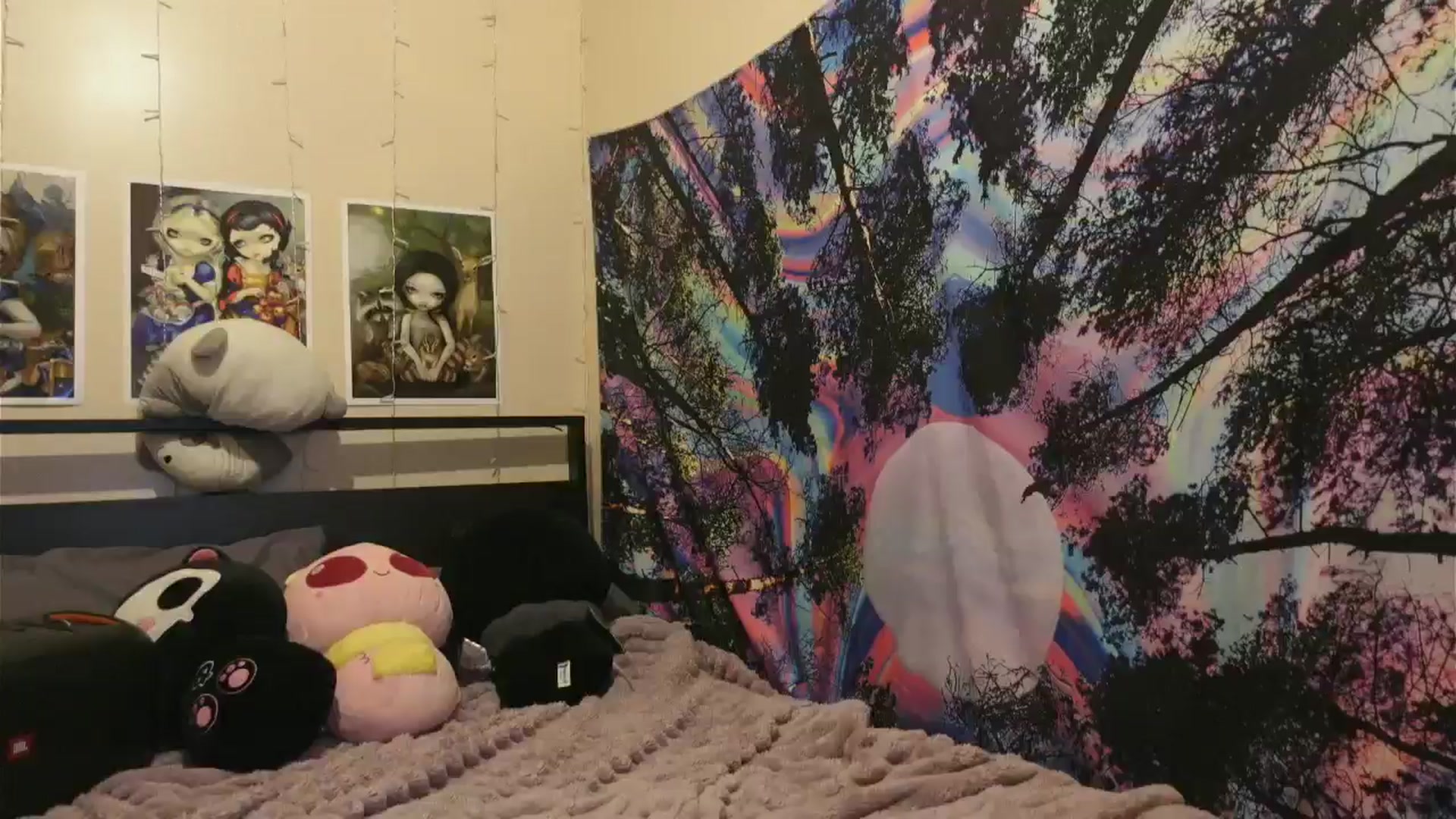 Gallery image thumbnail from hazelxxxoo's myfreecams stream on, 06/12/2024, 03:05 image 10 of 20