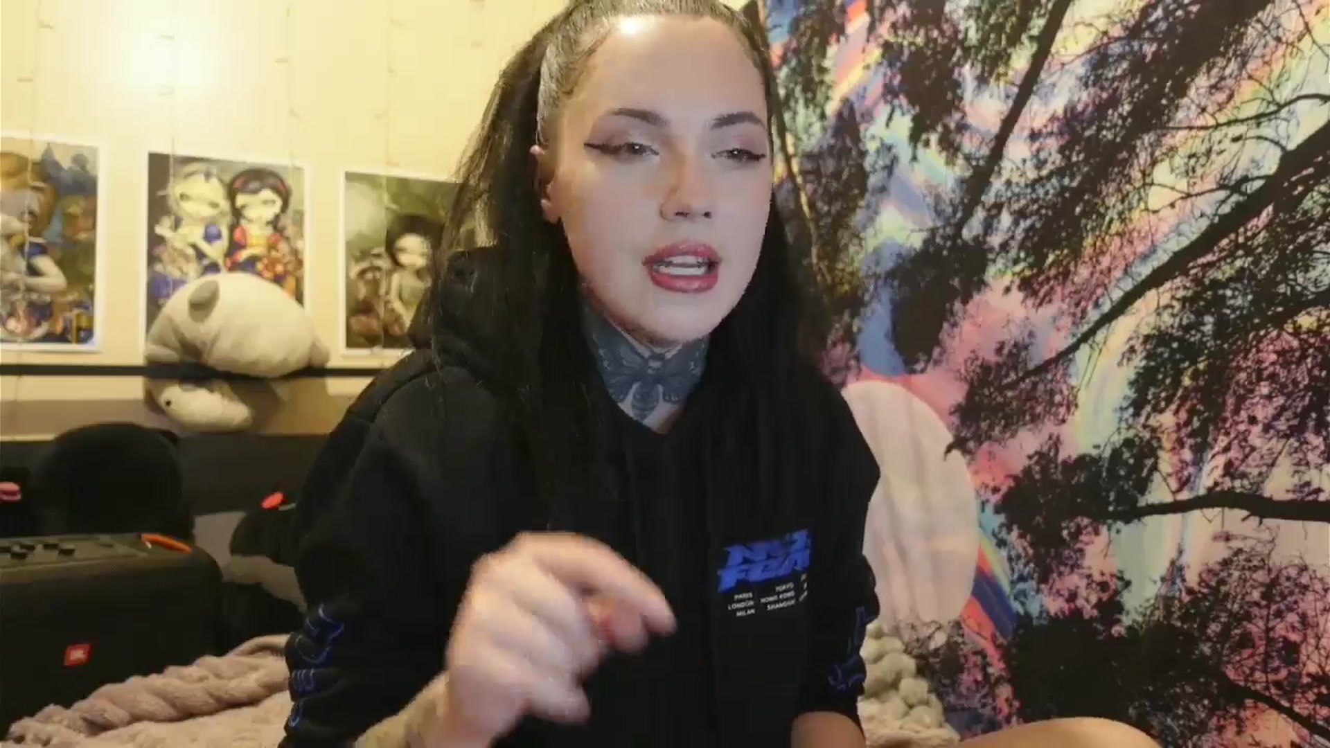 Gallery image thumbnail from hazelxxxoo's myfreecams stream on, 06/14/2024, 02:55 image 16 of 20