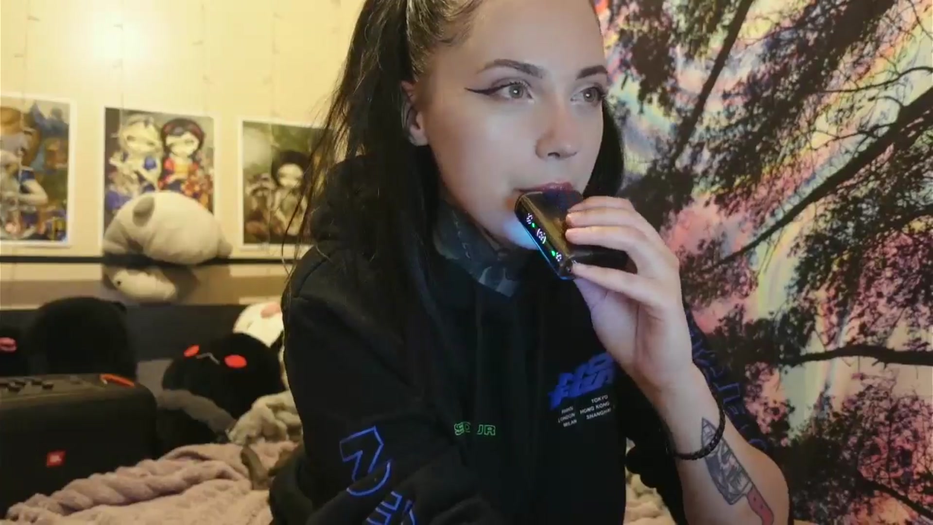 Gallery image thumbnail from hazelxxxoo's myfreecams stream on, 06/14/2024, 02:55 image 11 of 20