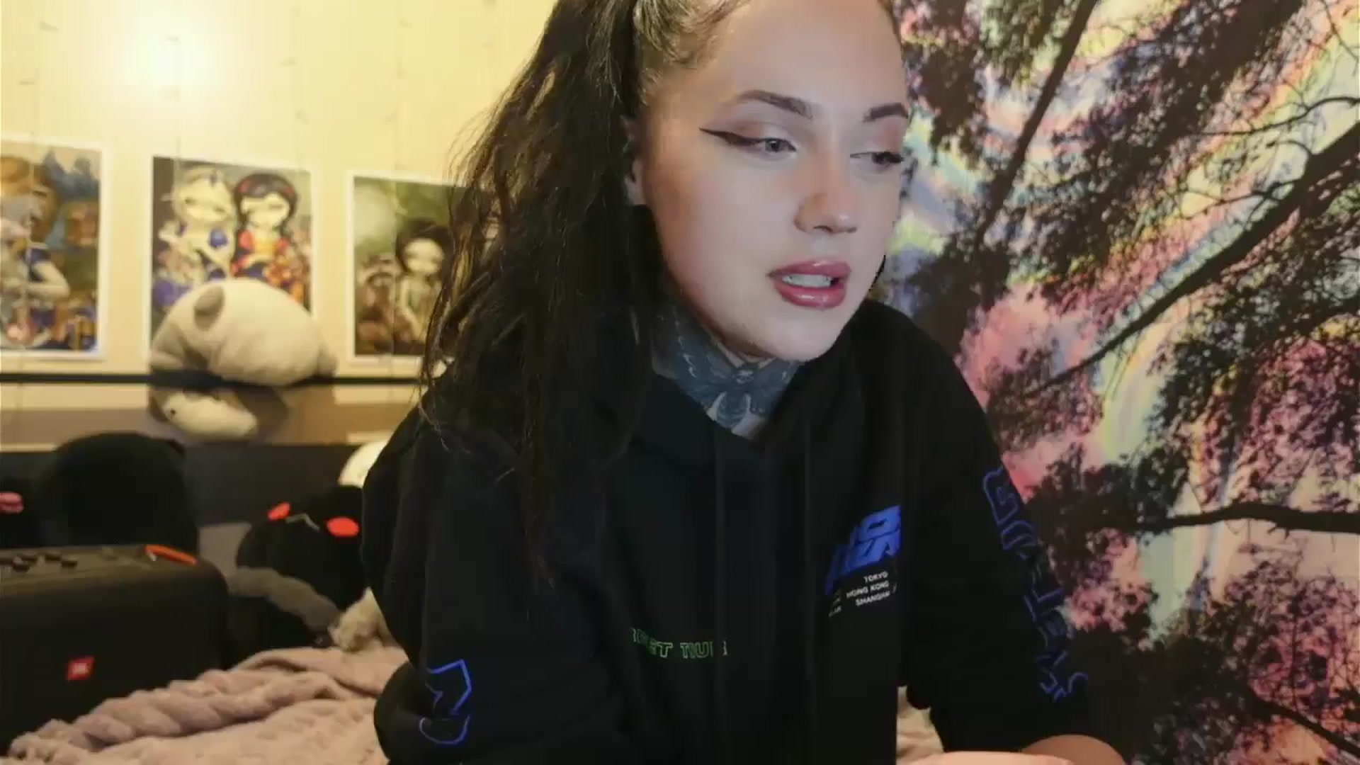 Gallery image thumbnail from hazelxxxoo's myfreecams stream on, 06/14/2024, 02:55 image 13 of 20