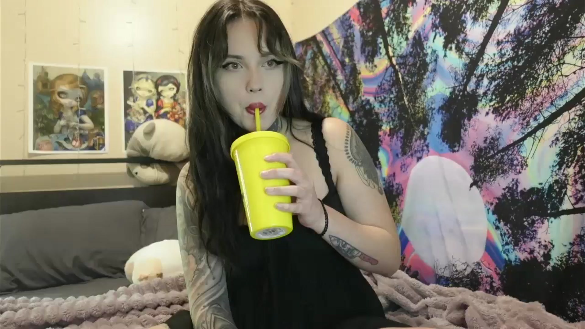 Gallery image thumbnail from hazelxxxoo's myfreecams stream on, 06/15/2024, 17:13 image 1 of 20