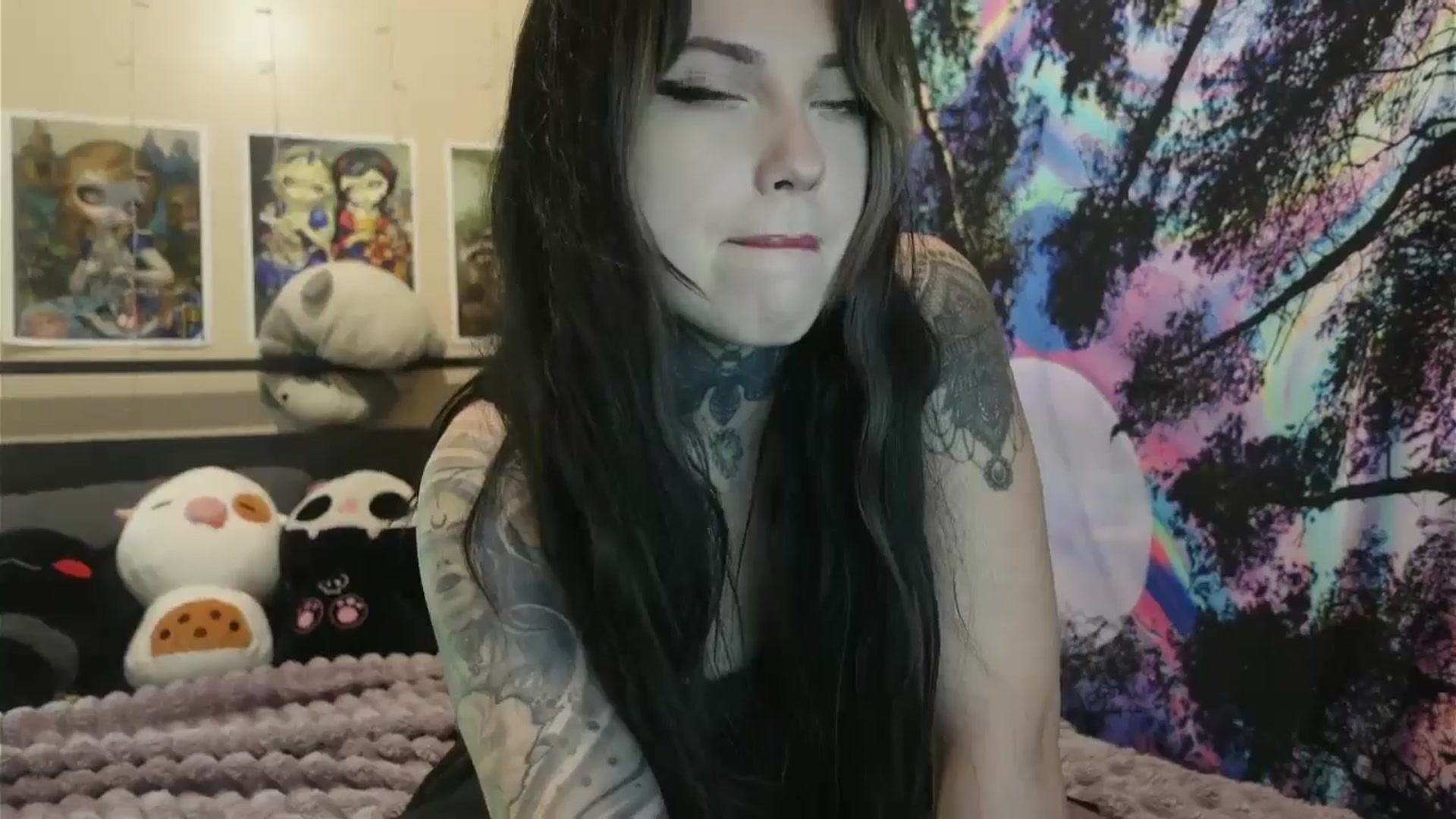 Gallery image thumbnail from hazelxxxoo's myfreecams stream on, 06/15/2024, 18:32 image 14 of 20