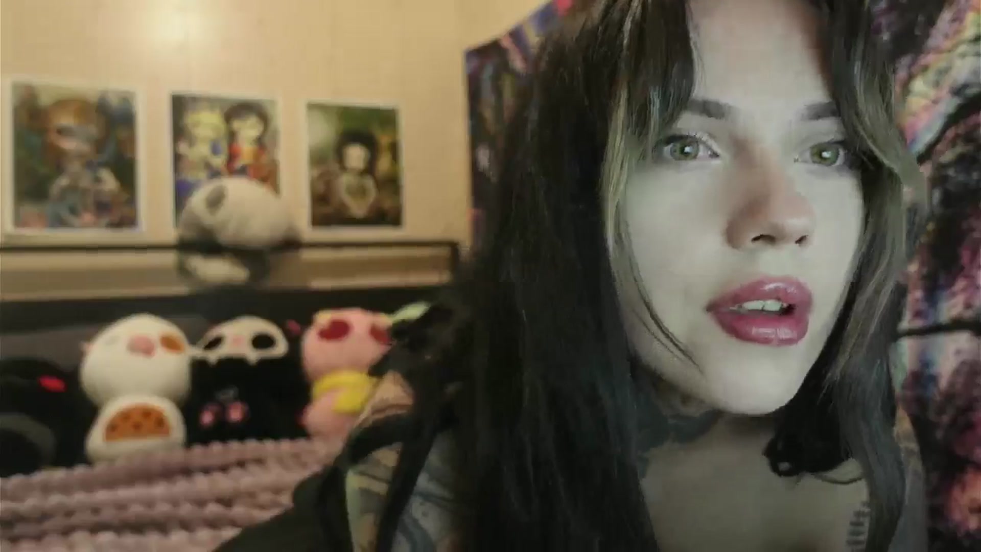 Gallery image thumbnail from hazelxxxoo's myfreecams stream on, 06/15/2024, 18:32 image 12 of 20