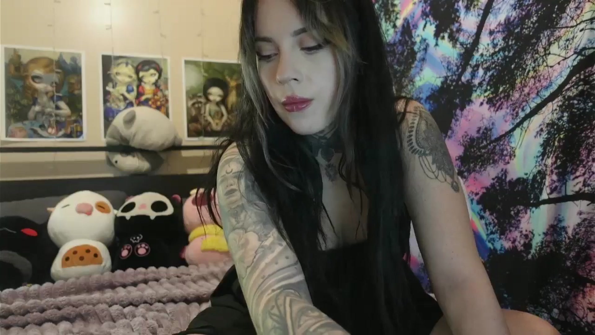 Gallery image thumbnail from hazelxxxoo's myfreecams stream on, 06/15/2024, 18:32 image 16 of 20