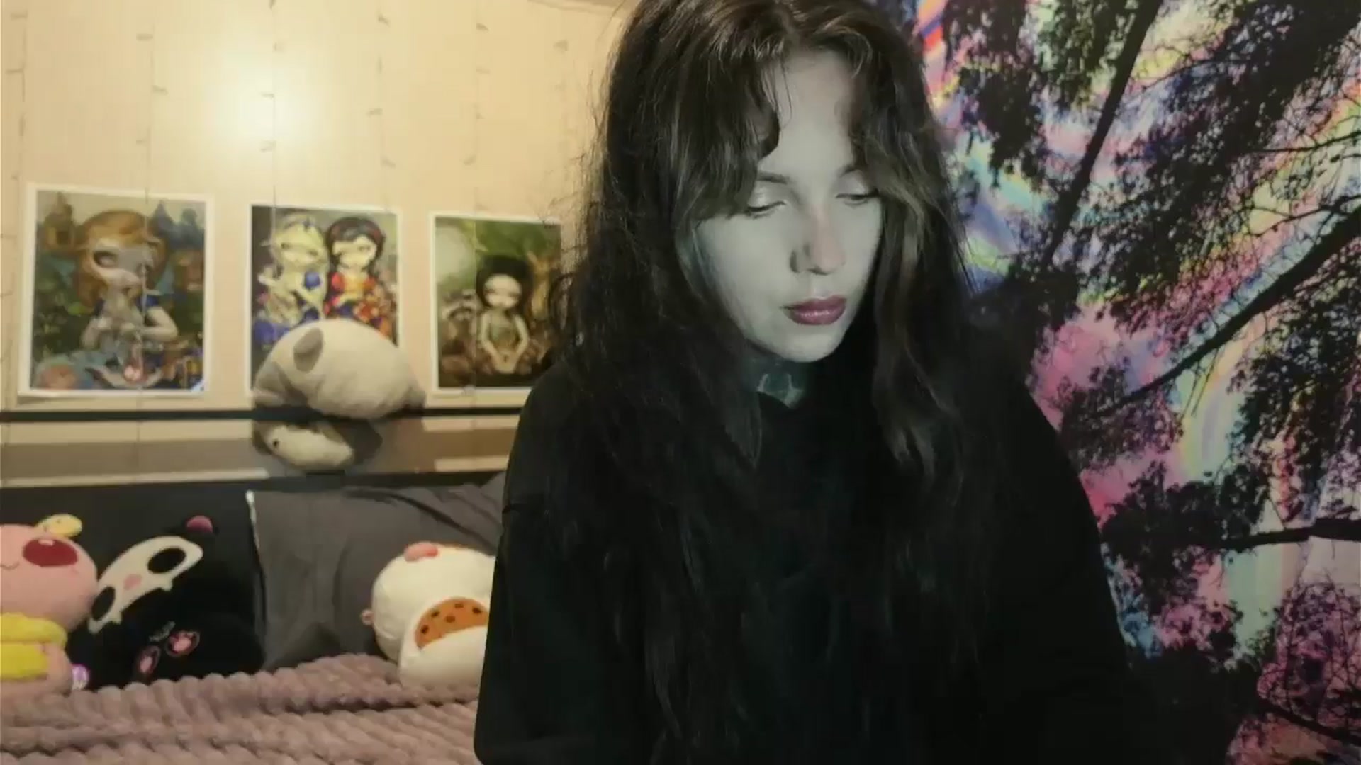 Gallery image thumbnail from hazelxxxoo's myfreecams stream on, 06/19/2024, 01:14 image 6 of 20