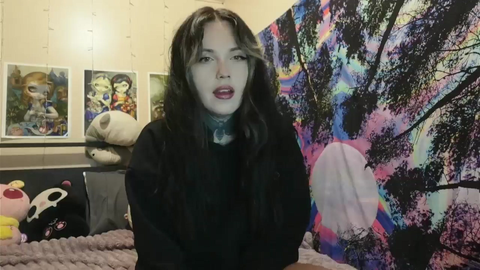 Gallery image thumbnail from hazelxxxoo's myfreecams stream on, 06/19/2024, 01:14 image 15 of 20