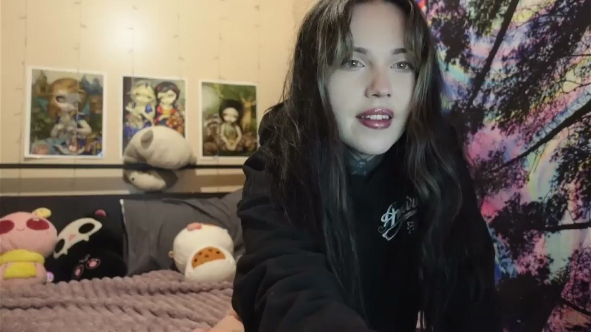 Gallery image thumbnail from hazelxxxoo's myfreecams stream on, 06/19/2024, 01:44 image 5 of 20