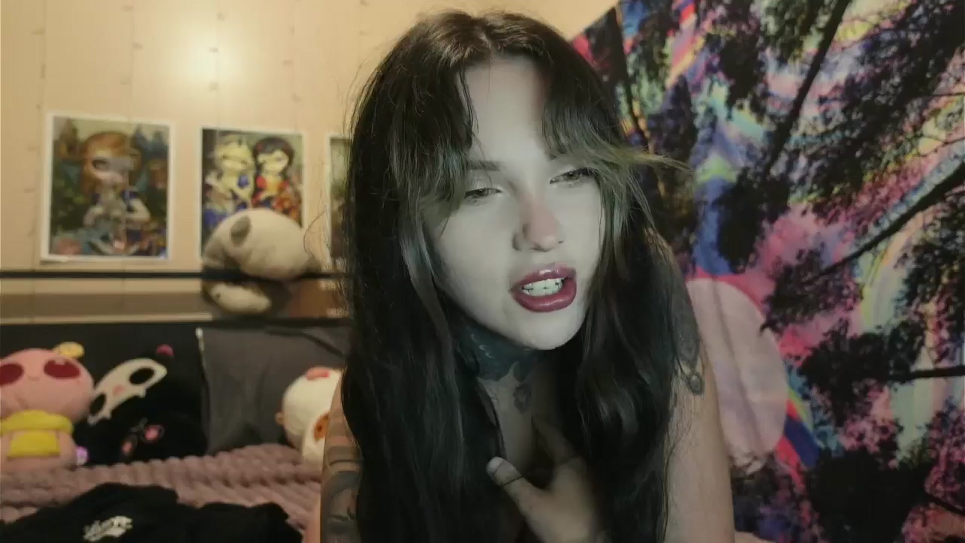 Gallery image thumbnail from hazelxxxoo's myfreecams stream on, 06/19/2024, 01:44 image 15 of 20