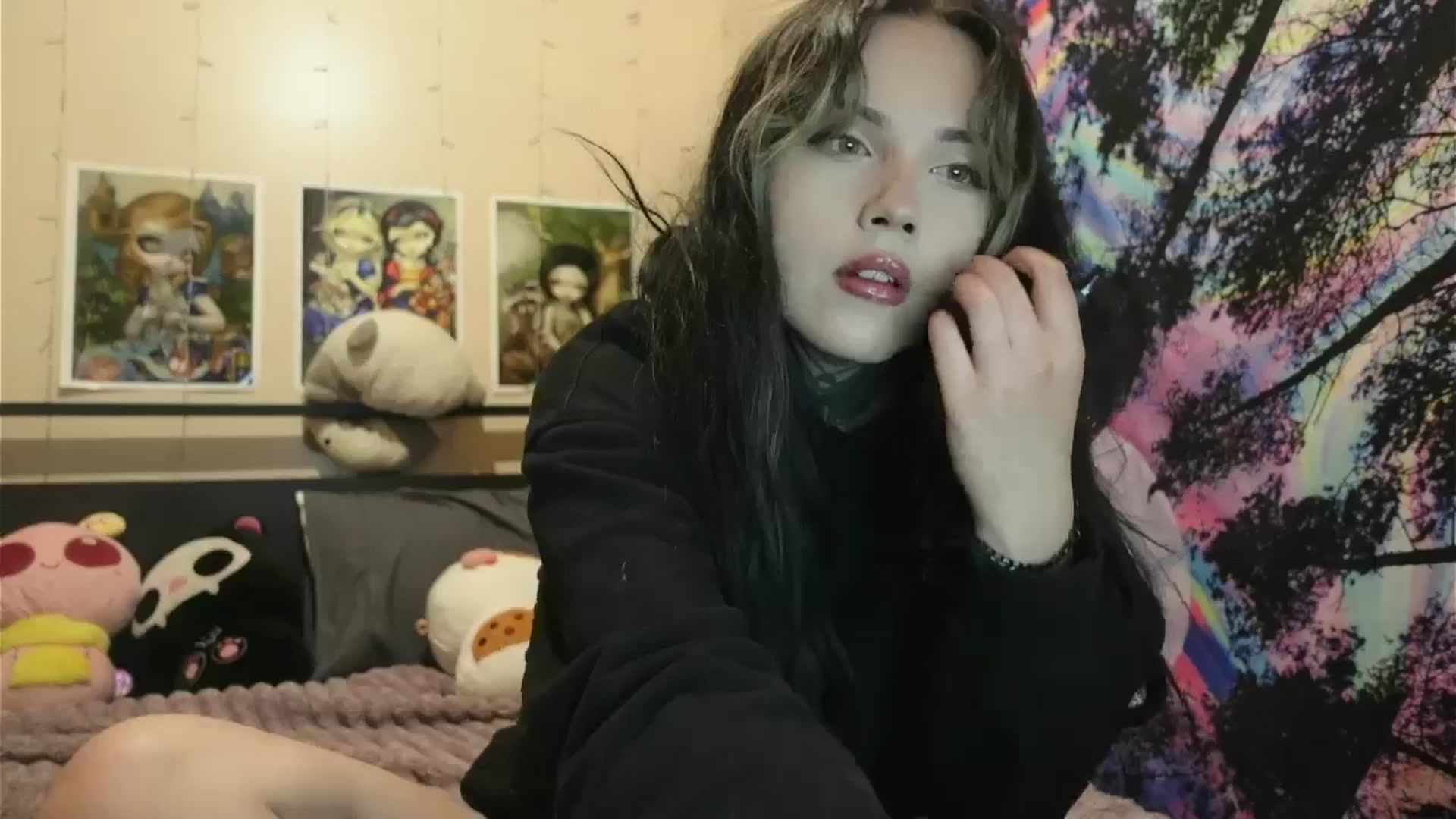 Gallery image thumbnail from hazelxxxoo's myfreecams stream on, 06/19/2024, 01:44 image 6 of 20