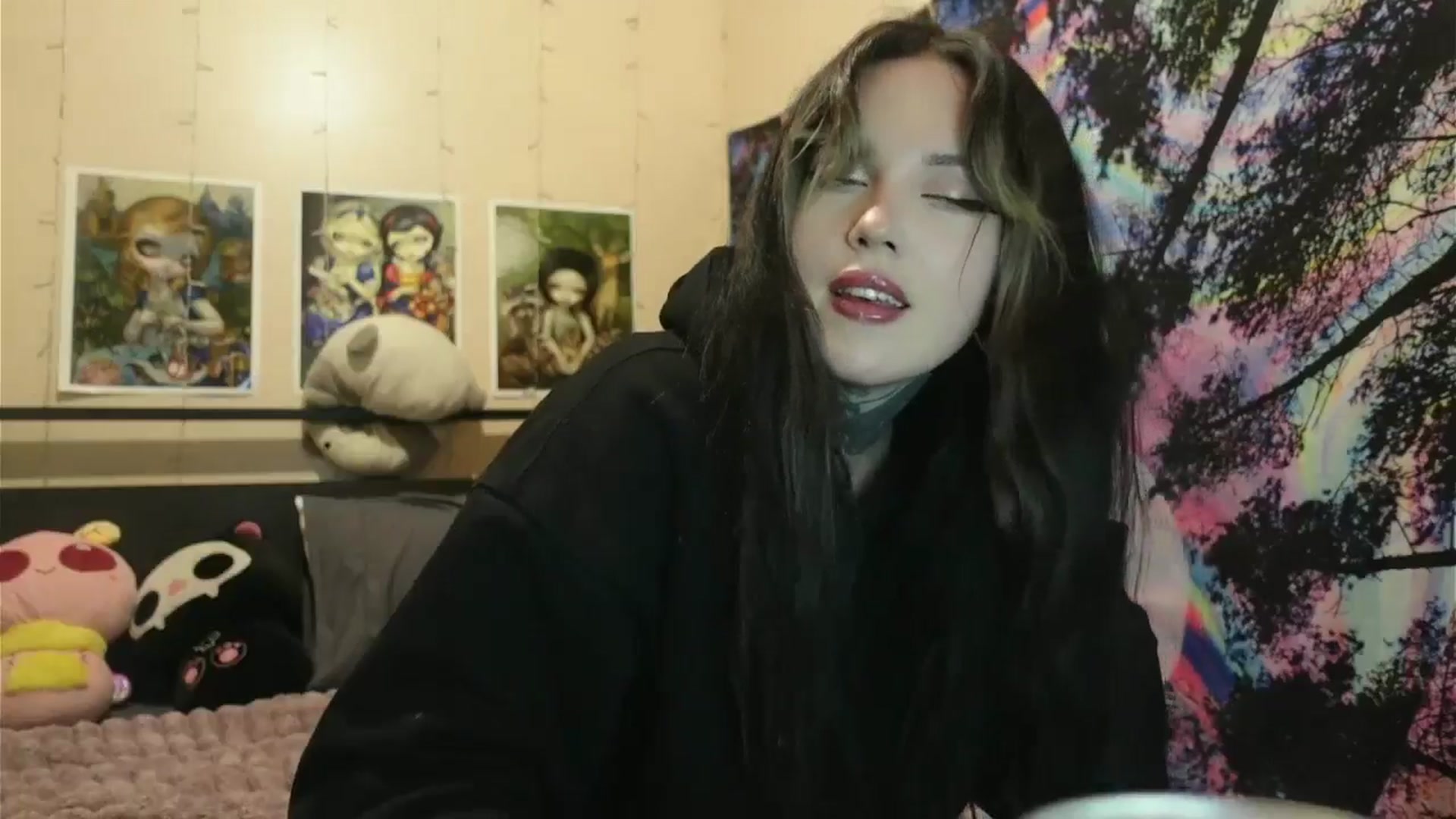 Gallery image thumbnail from hazelxxxoo's myfreecams stream on, 06/19/2024, 03:07 image 15 of 20