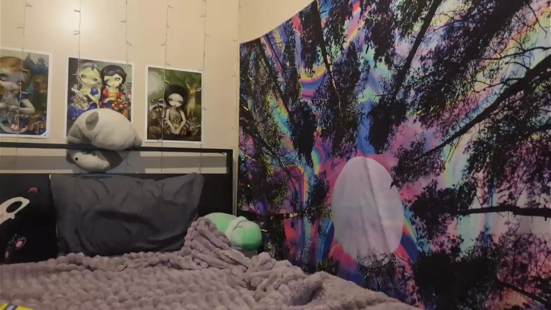 Gallery image thumbnail from hazelxxxoo's myfreecams stream on, 06/19/2024, 06:35 image 19 of 20
