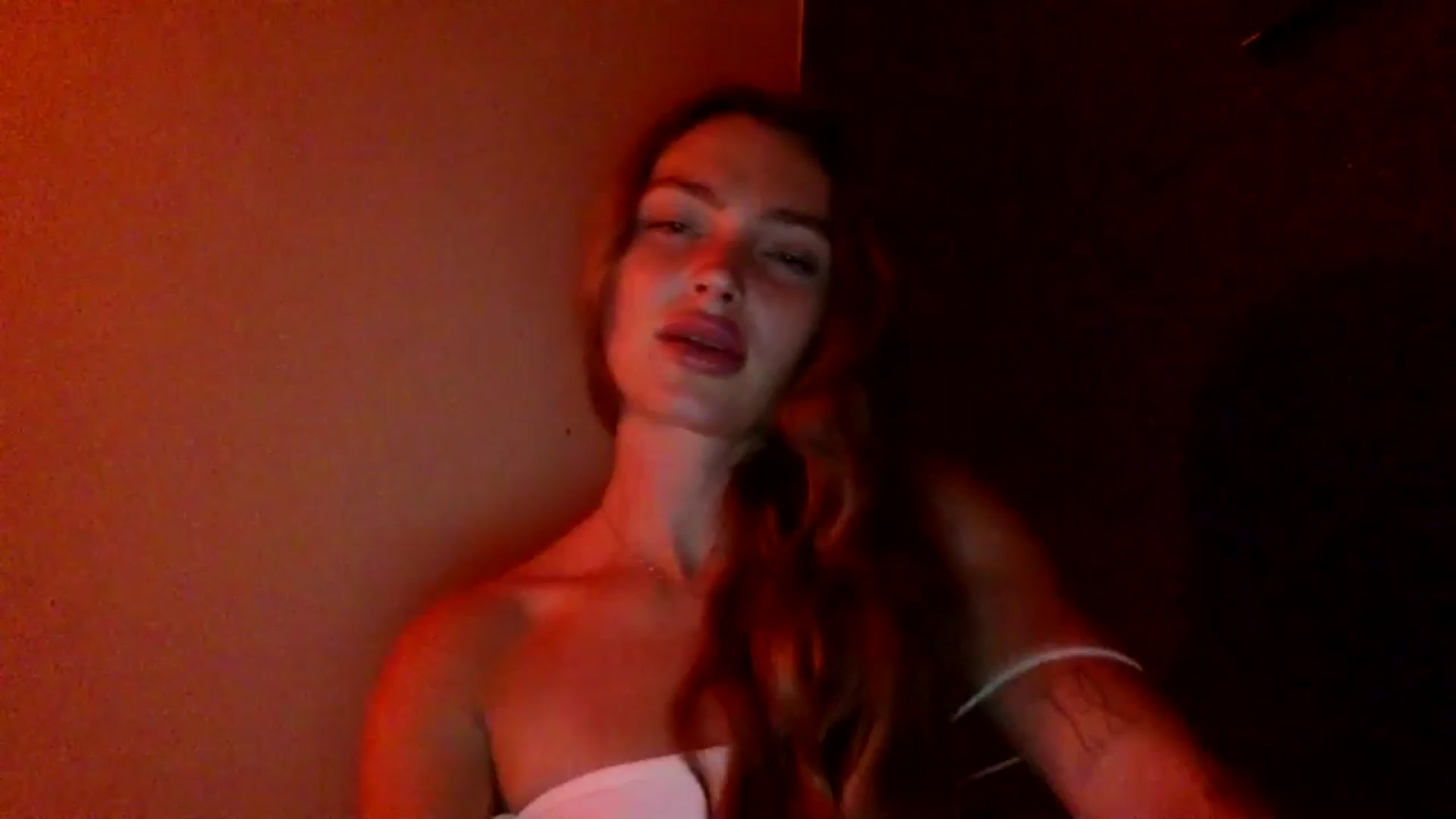 Gallery image thumbnail from heidixoxox's myfreecams stream on, 09/21/2024, 08:24 image 1 of 20