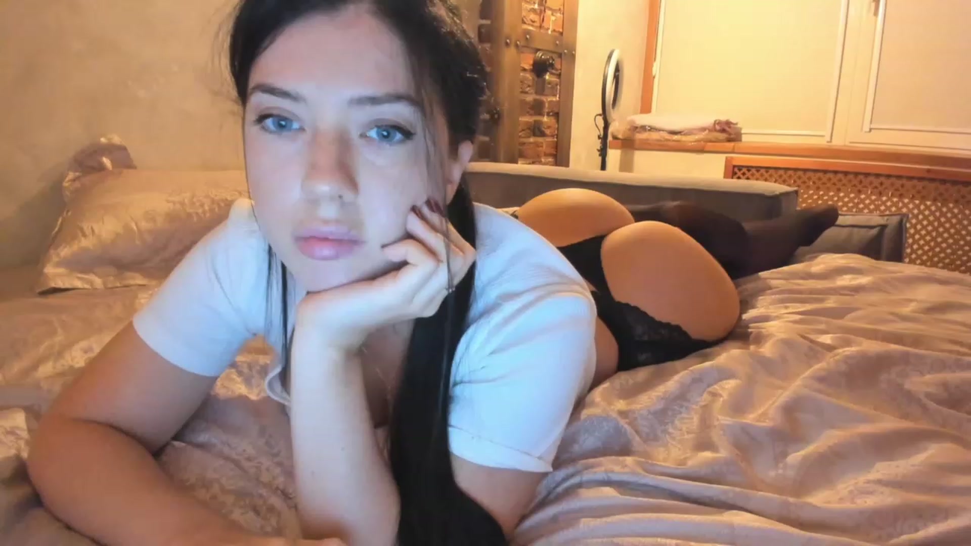 Gallery image thumbnail from helenabb2323's myfreecams stream on, 11/04/2023, 15:23 image 4 of 20