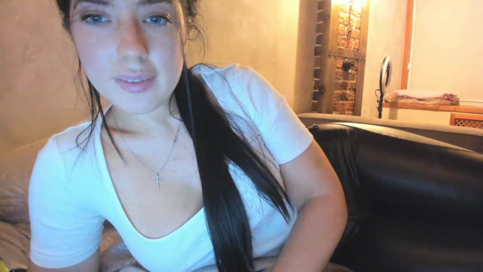 Gallery image thumbnail from helenabb2323's myfreecams stream on, 11/04/2023, 15:23 image 18 of 20