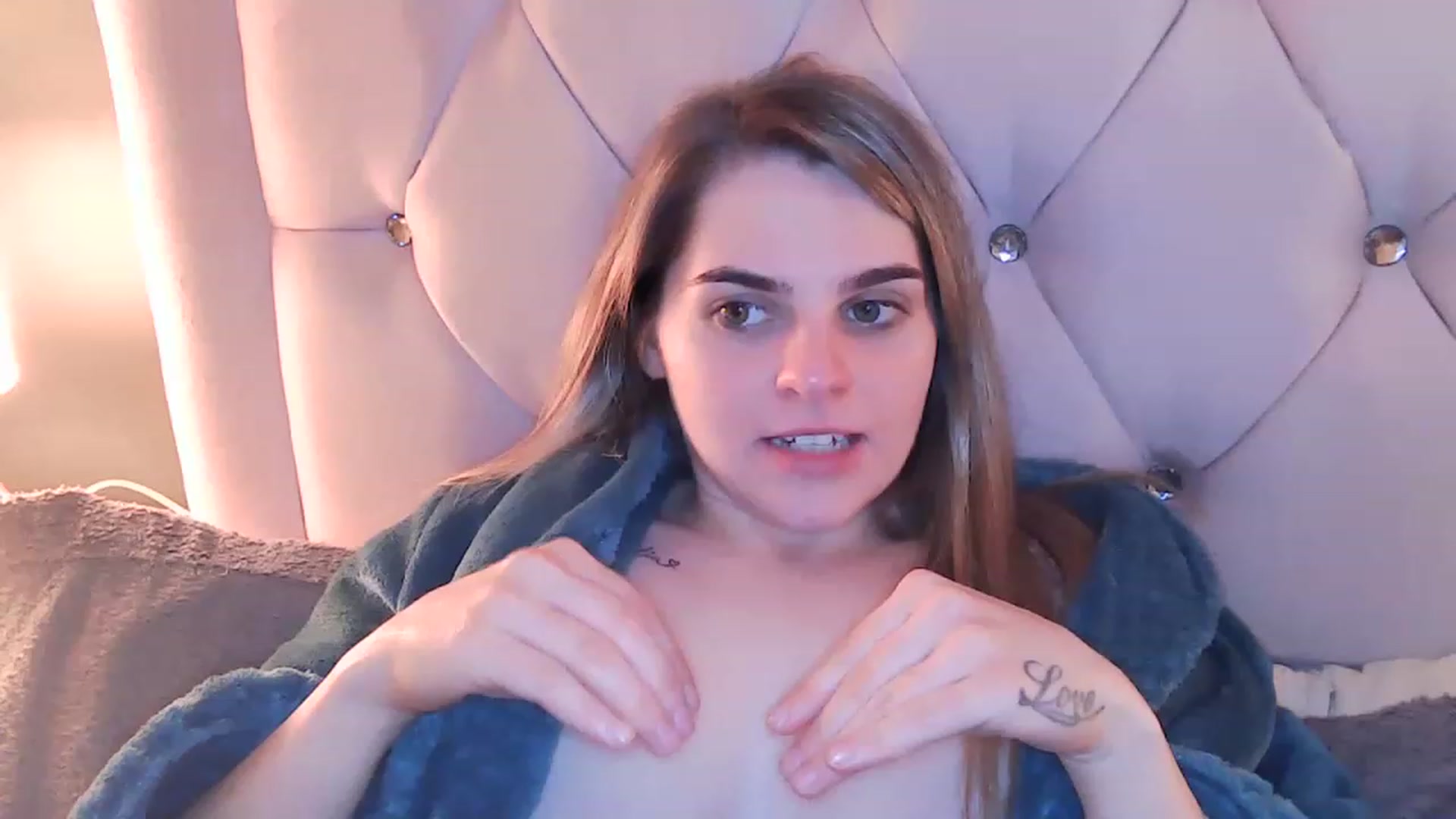 Gallery image thumbnail from helenr1995's myfreecams stream on, 07/03/2023, 22:37 image 5 of 20