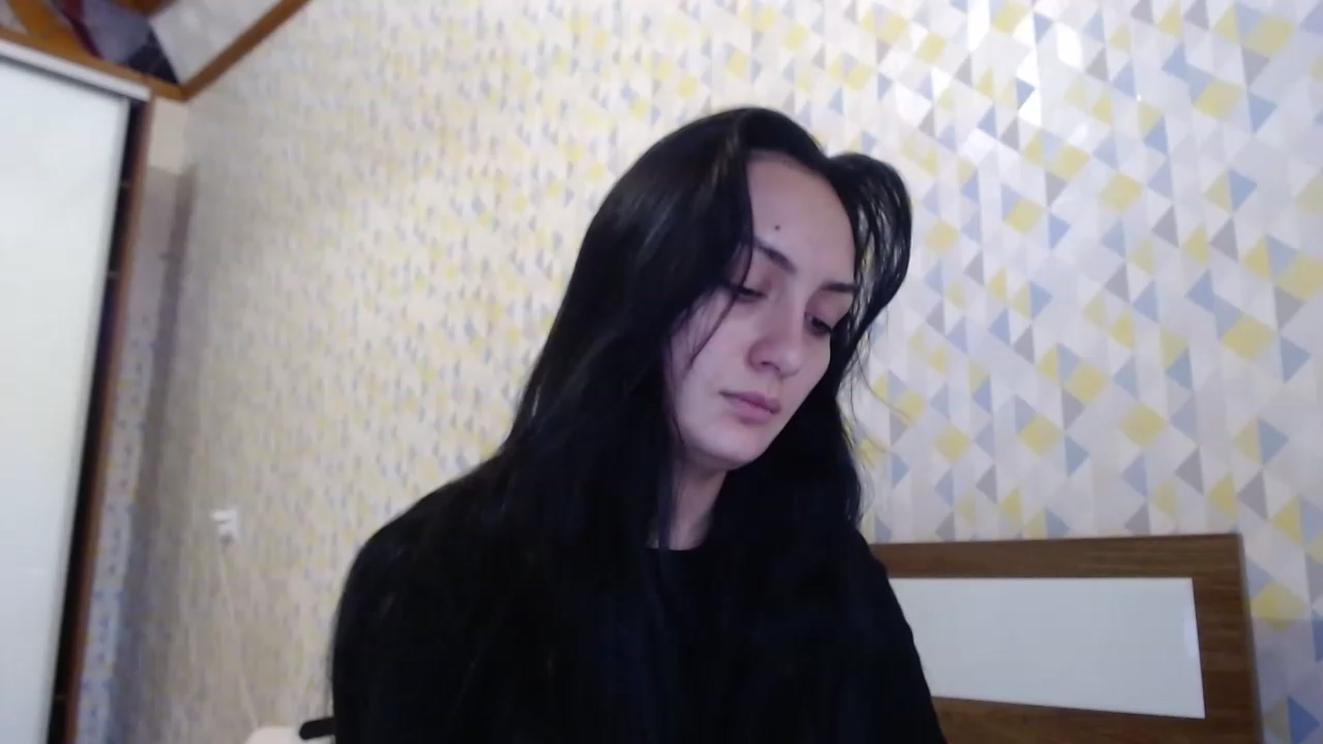 Gallery image thumbnail from hello_Ukraine's myfreecams stream on, 12/04/2022, 13:12 image 17 of 20