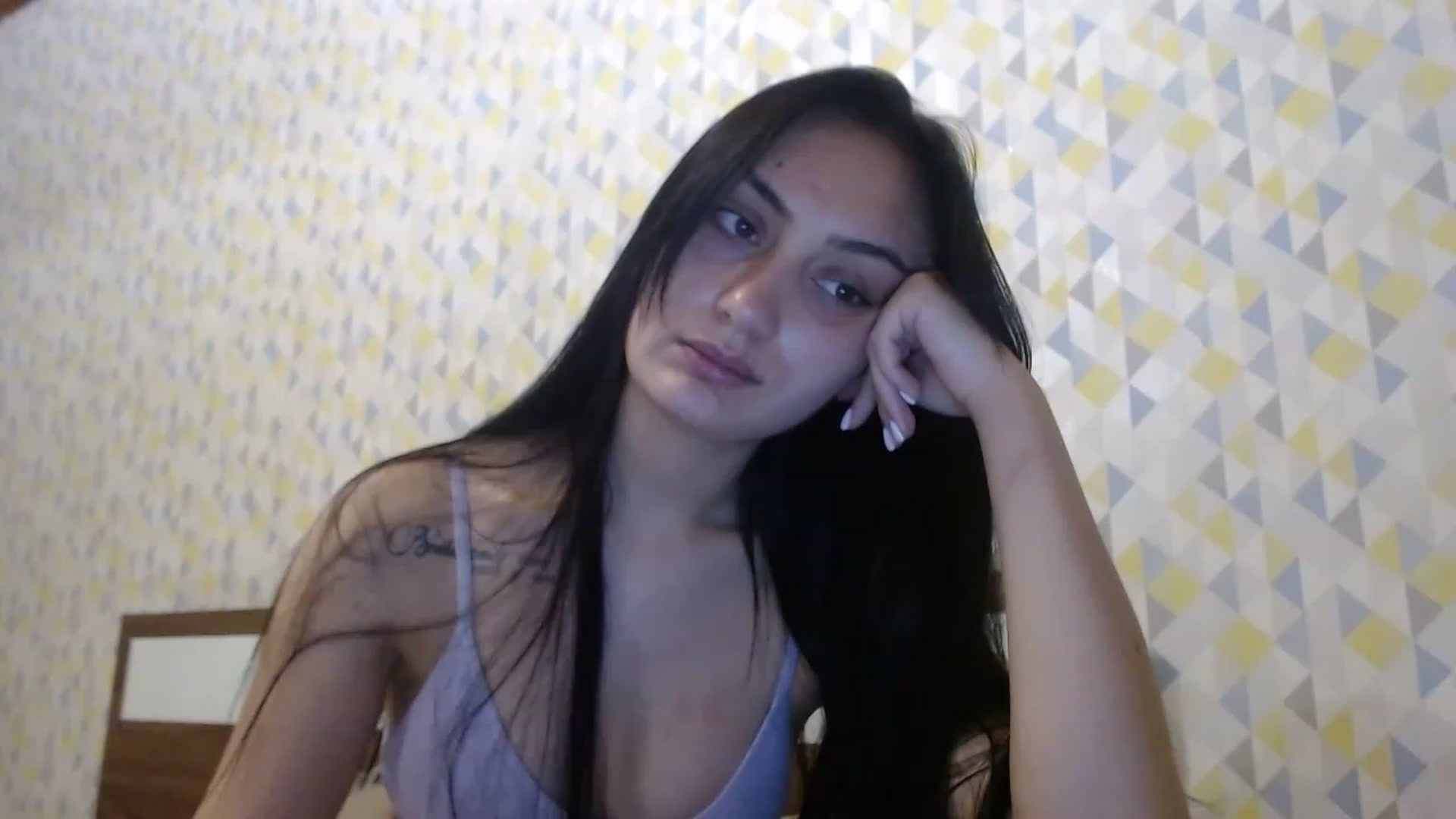 Gallery image thumbnail from hello_Ukraine's myfreecams stream on, 12/18/2022, 19:53 image 8 of 20