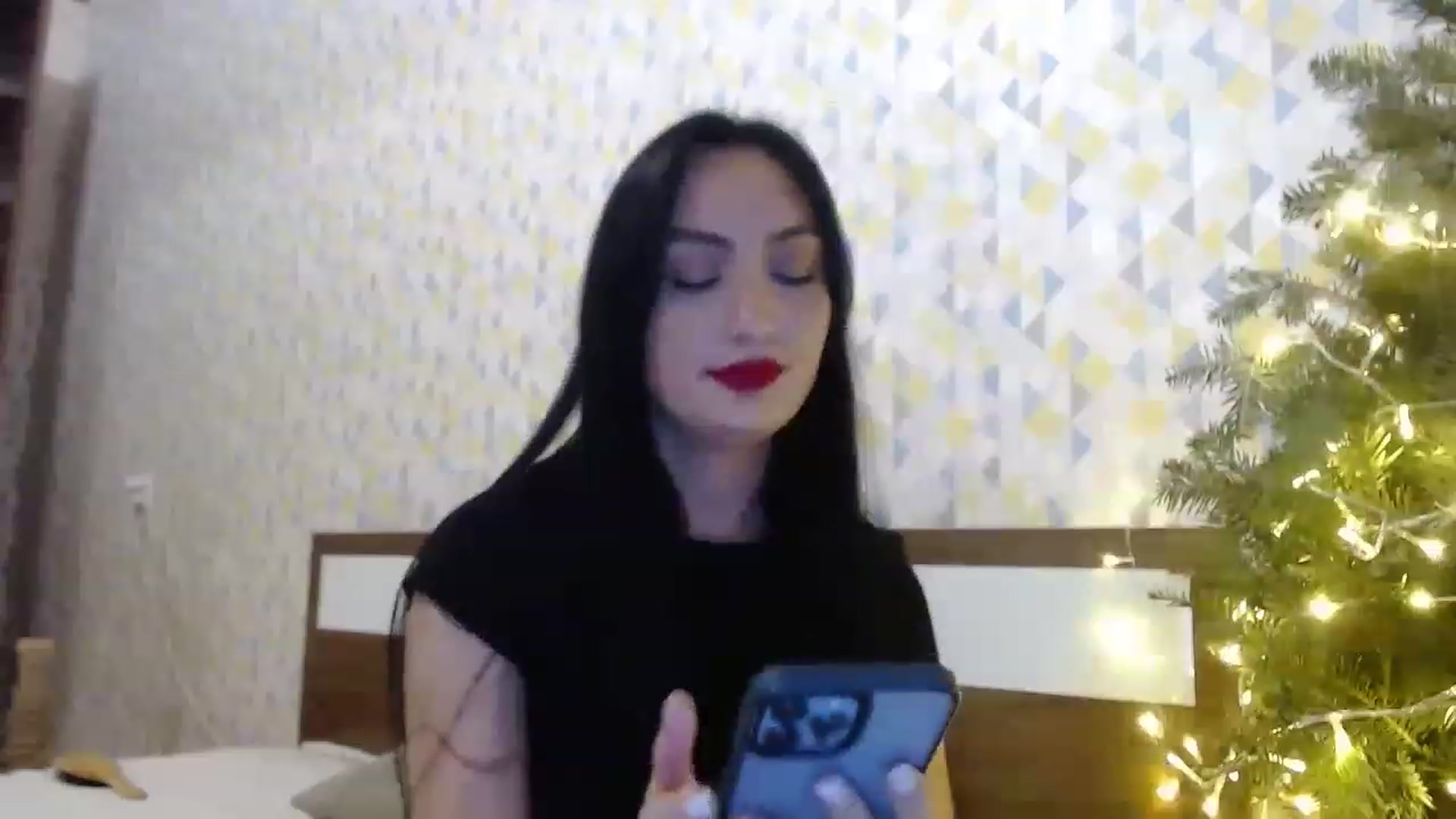Gallery image thumbnail from hello_Ukraine's myfreecams stream on, 12/25/2022, 13:07 image 20 of 20