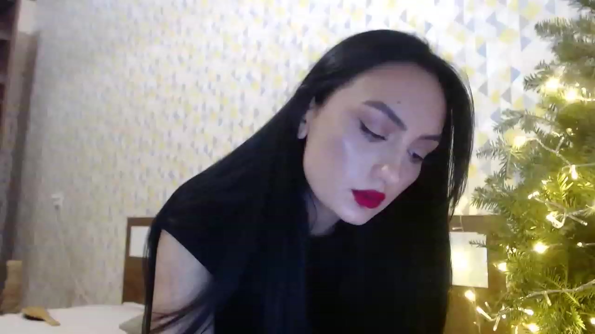 Gallery image thumbnail from hello_Ukraine's myfreecams stream on, 12/25/2022, 13:07 image 11 of 20