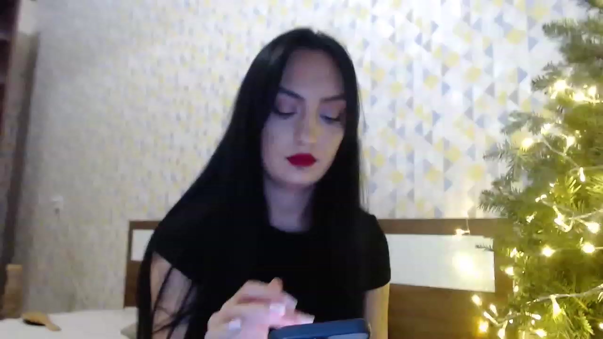 Gallery image thumbnail from hello_Ukraine's myfreecams stream on, 12/25/2022, 13:07 image 18 of 20