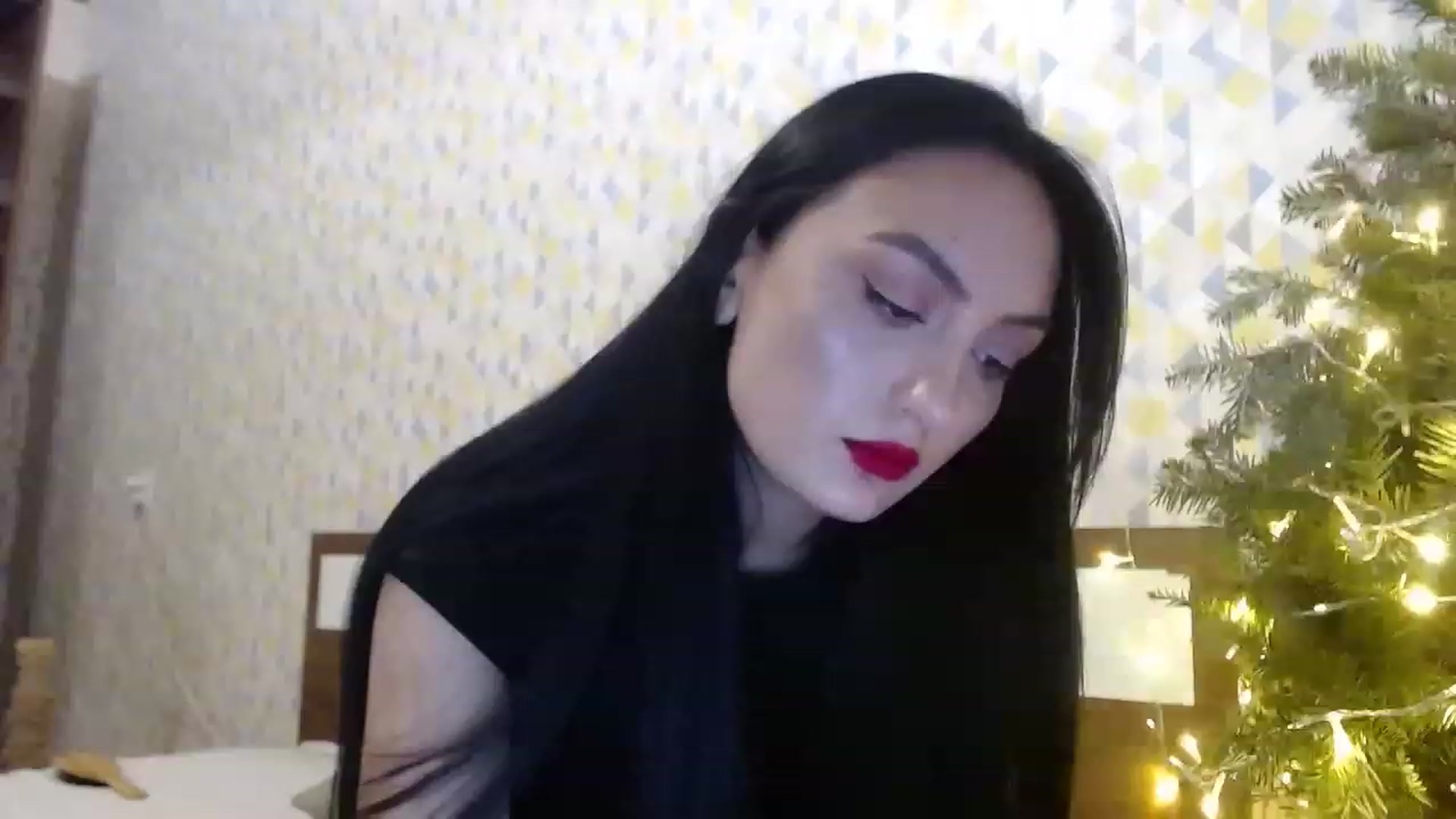 Gallery image thumbnail from hello_Ukraine's myfreecams stream on, 12/25/2022, 13:07 image 12 of 20