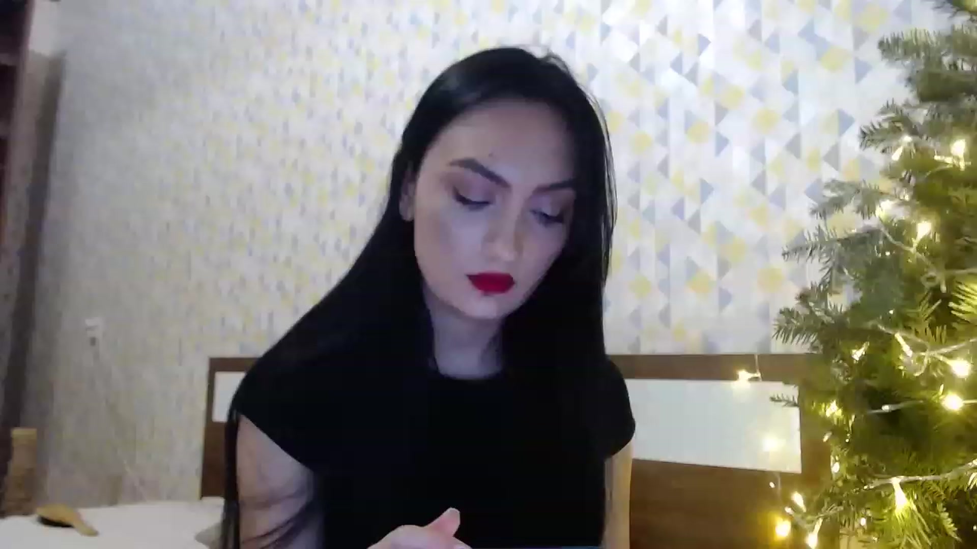 Gallery image thumbnail from hello_Ukraine's myfreecams stream on, 12/25/2022, 13:07 image 14 of 20