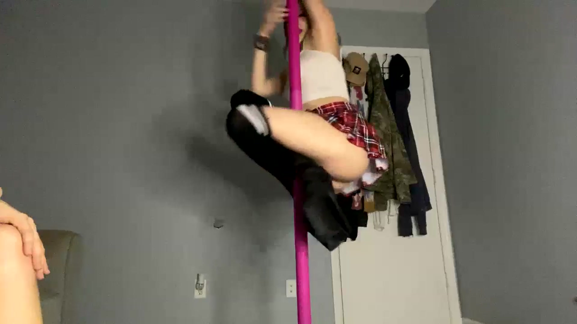 Gallery image thumbnail from herbgardenn's myfreecams stream on, 06/26/2024, 06:48 image 6 of 20