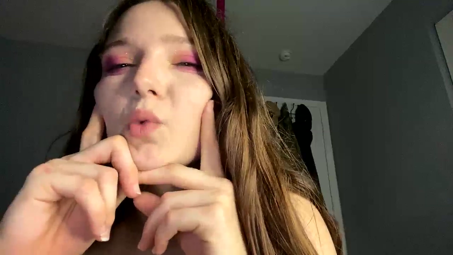 Gallery image thumbnail from herbgardenn's myfreecams stream on, 06/26/2024, 09:13 image 20 of 20
